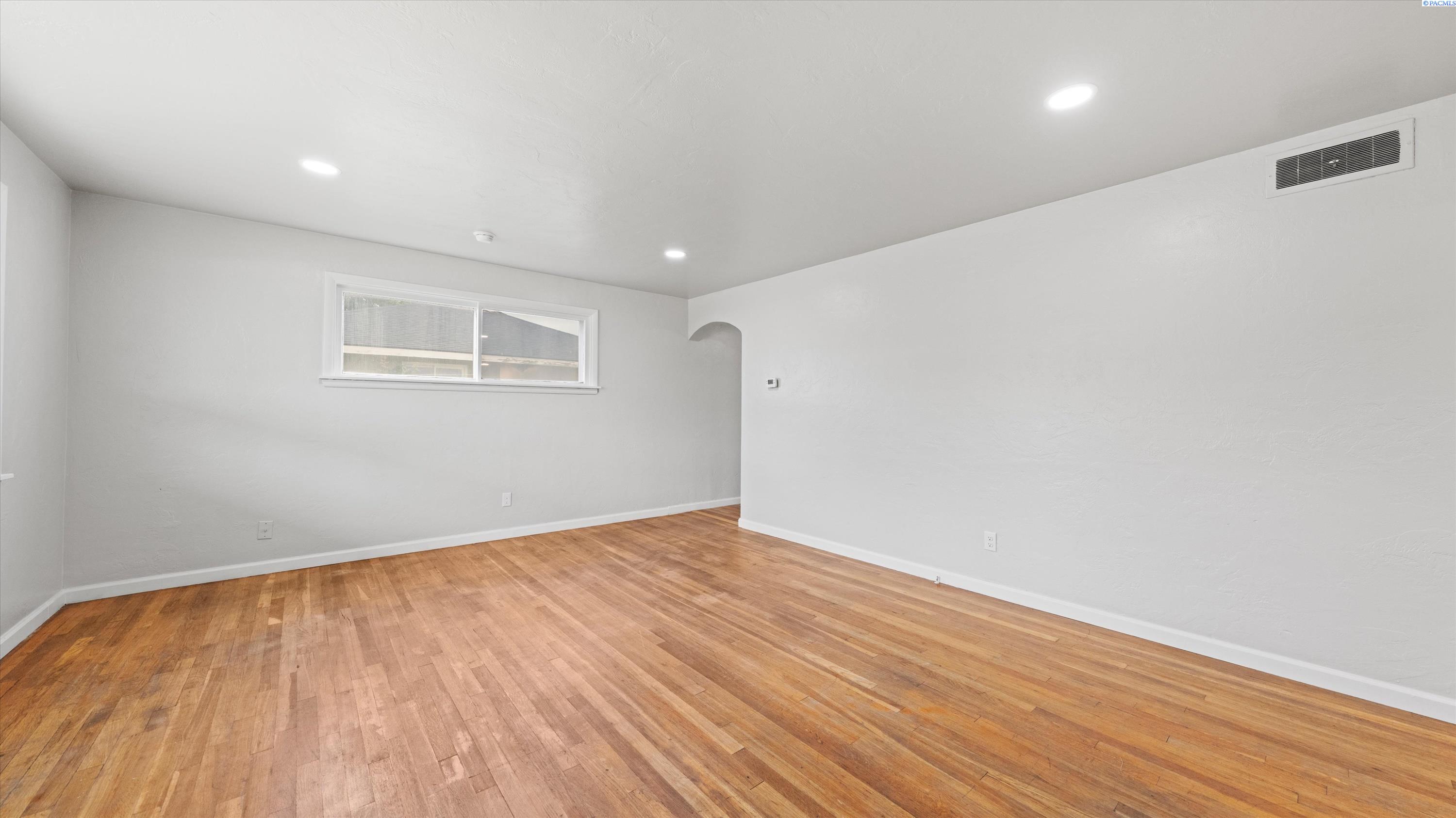 1808 Nixon St, Pasco, WA 99301
