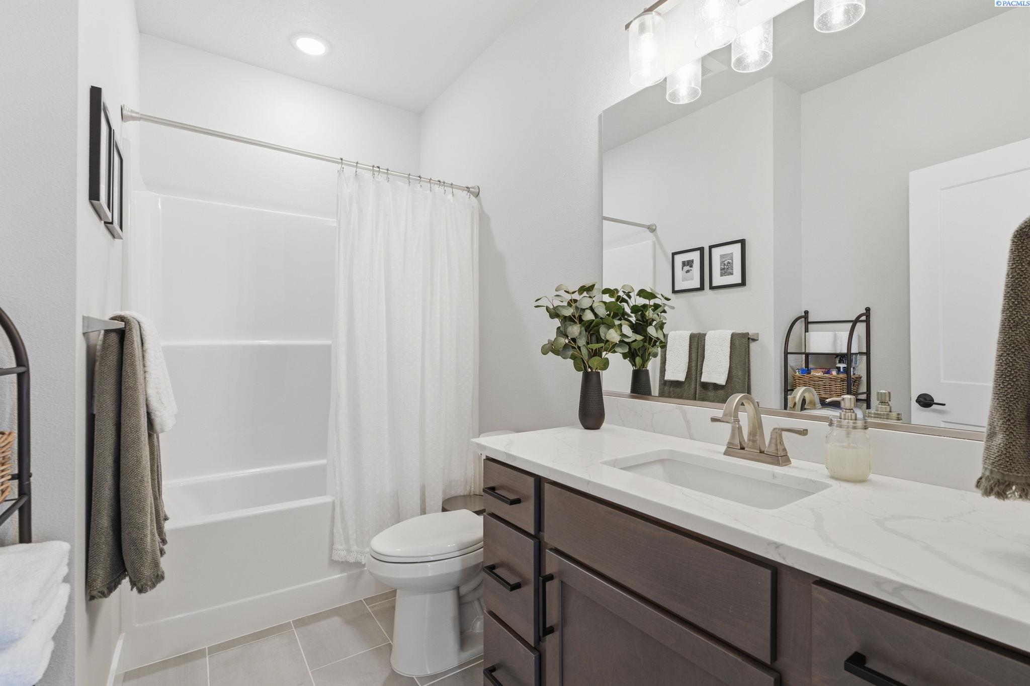 573 Lazio Way, Richland, WA 99352