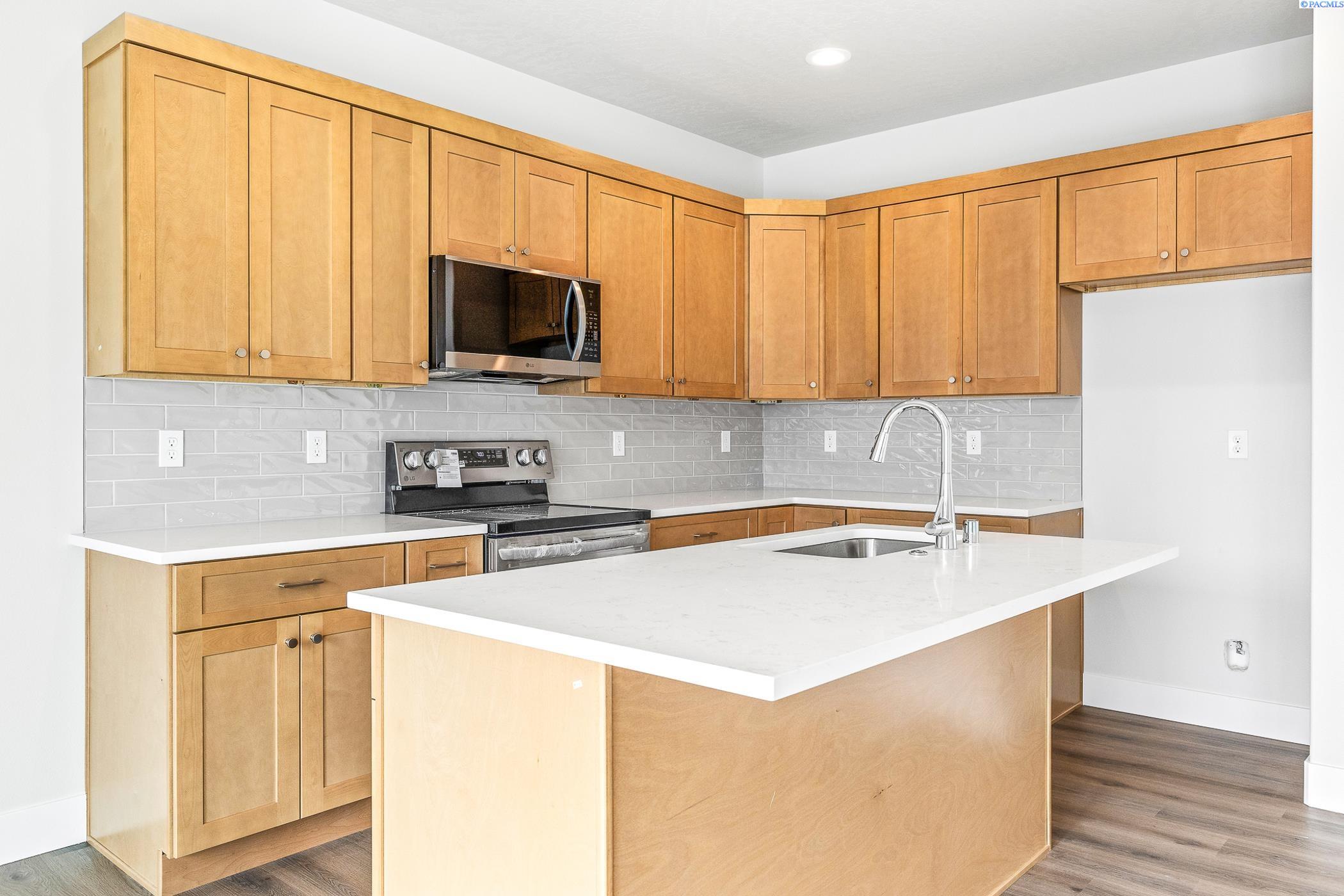 7461 Grapevine Ct, West Richland WA 99353
