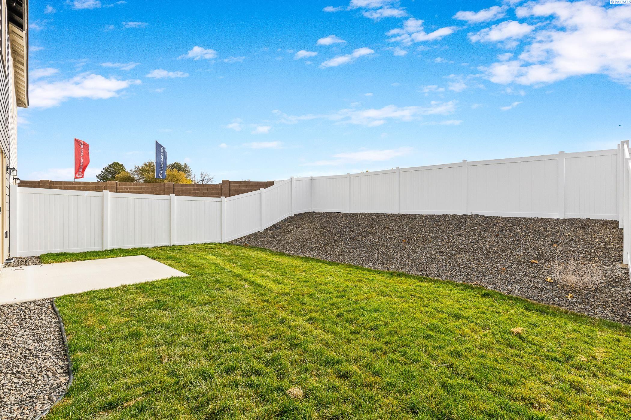 7461 Grapevine Ct, West Richland, WA 99353