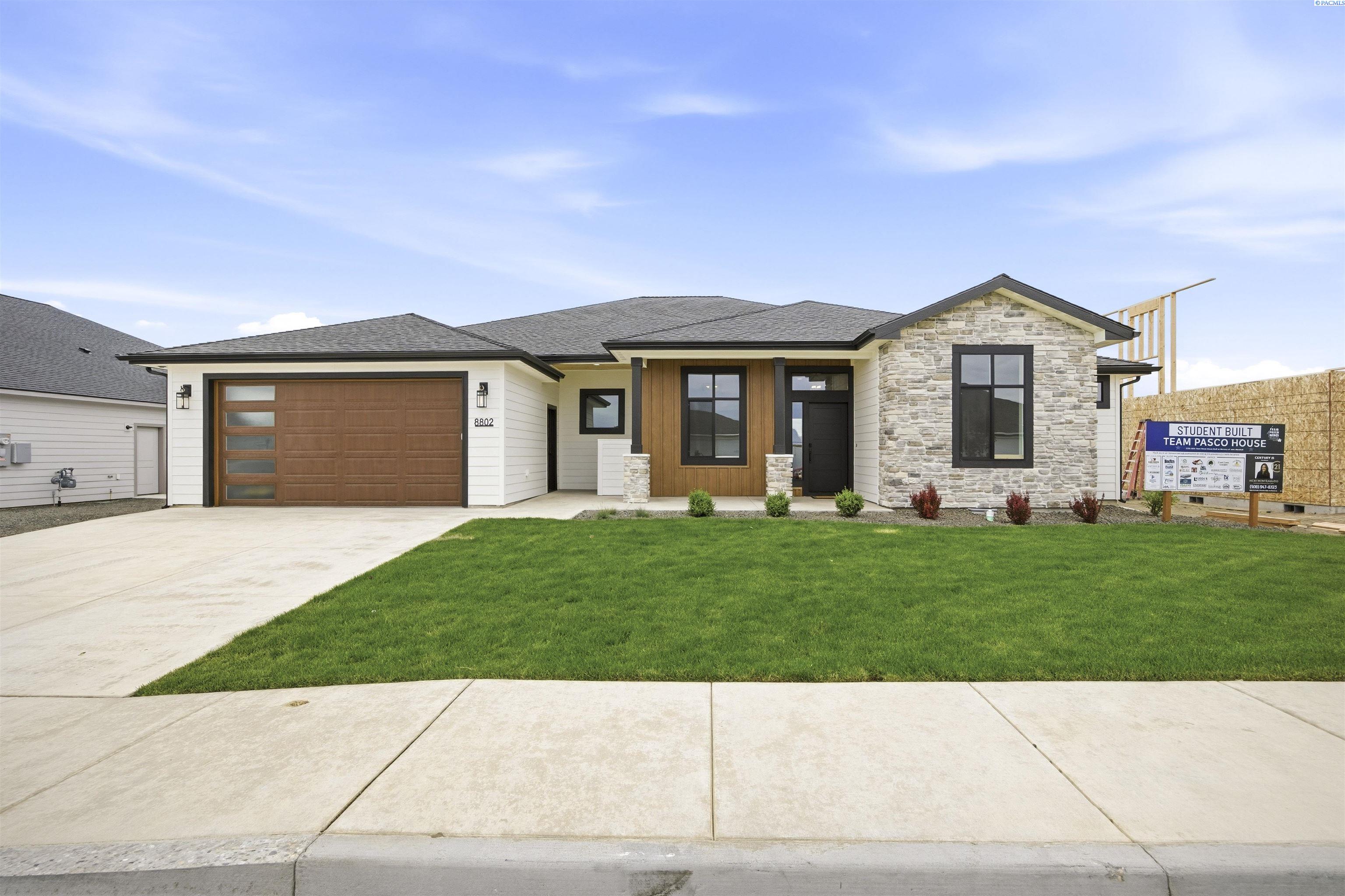 8802 Dusty Maiden Dr, Pasco, WA 99301