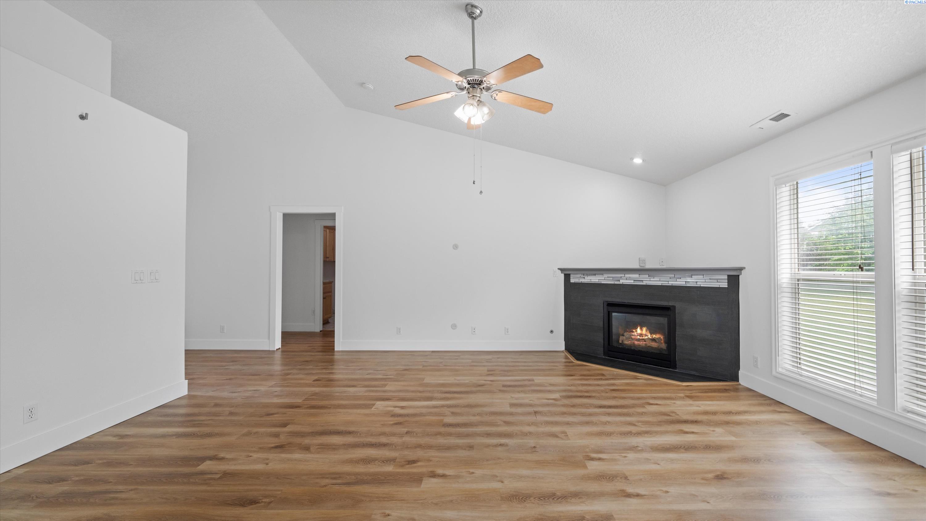 5907 14th Ave, Kennewick, WA 99338