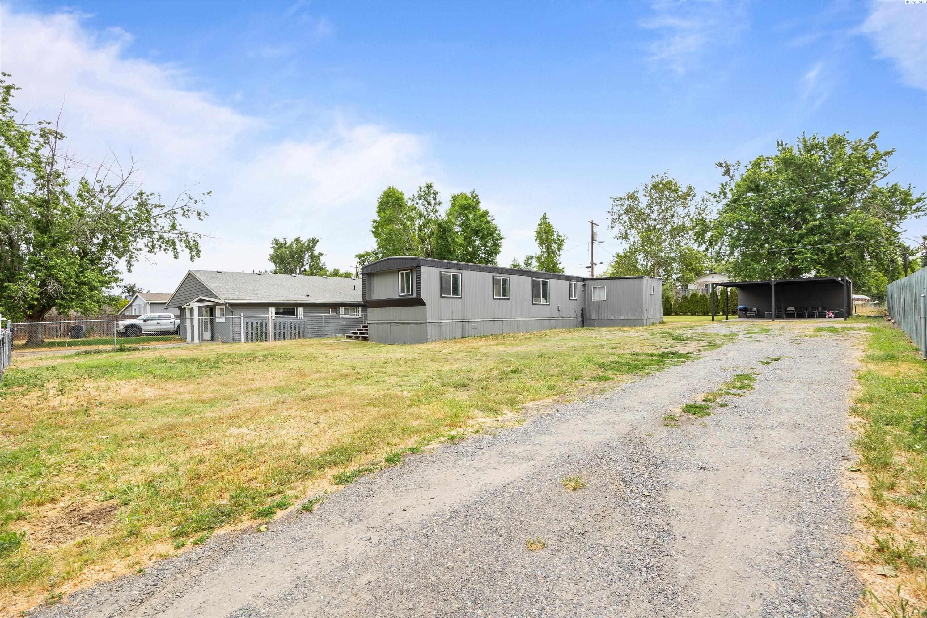 1070 61st Ave, West Richland, WA 99353