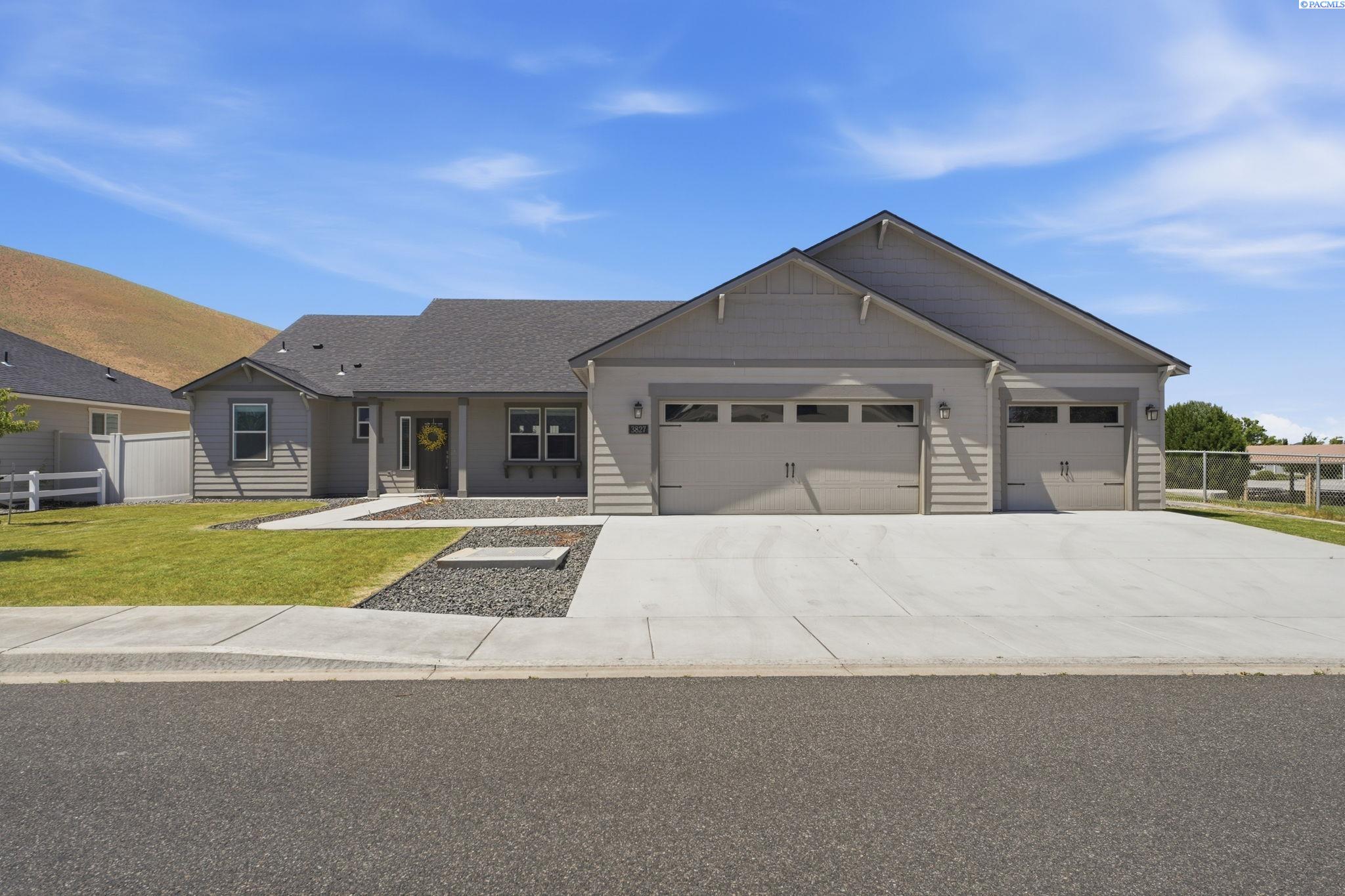 3827 Watkins Way, West Richland, WA 99353