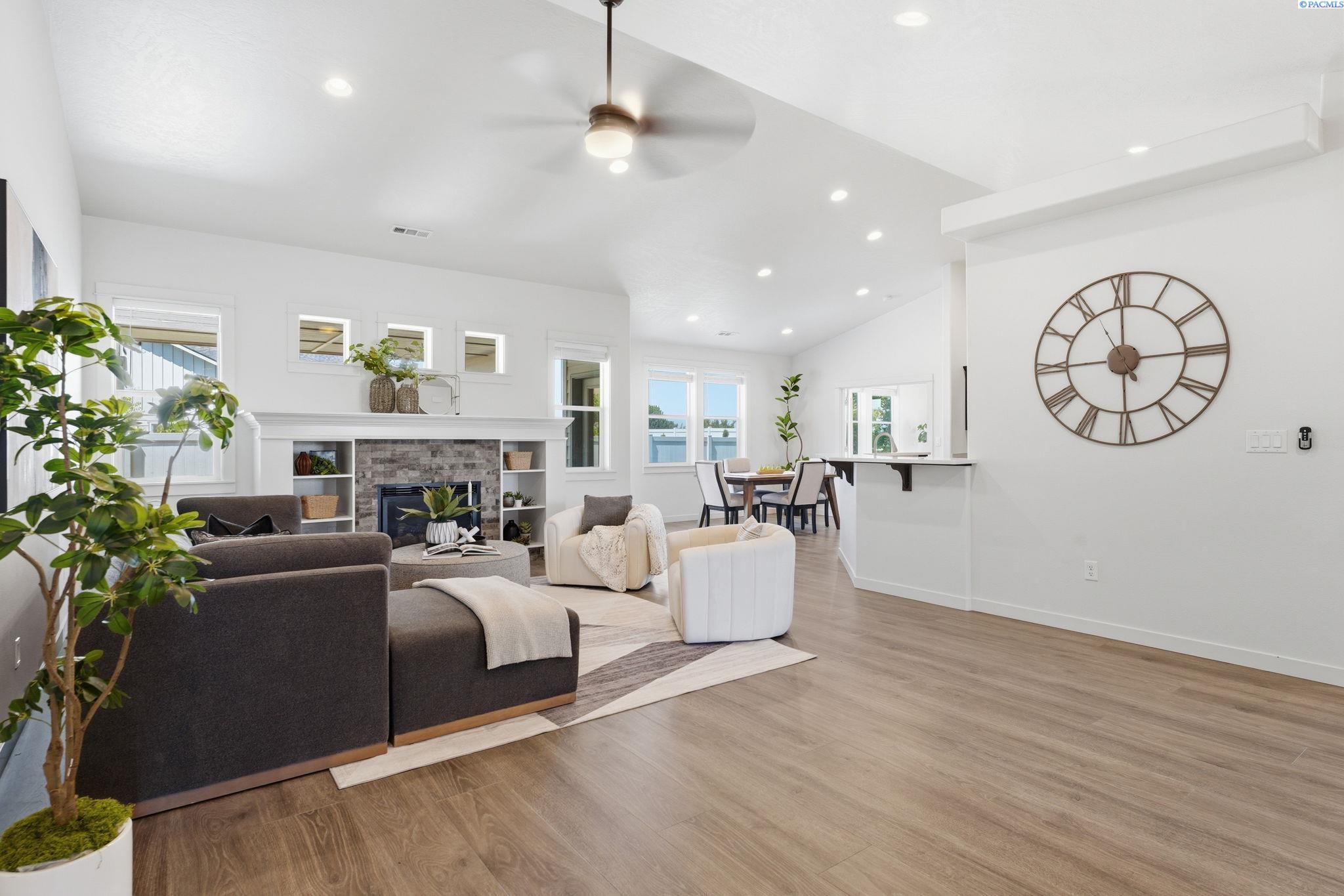 3827 Watkins Way, West Richland, WA 99353