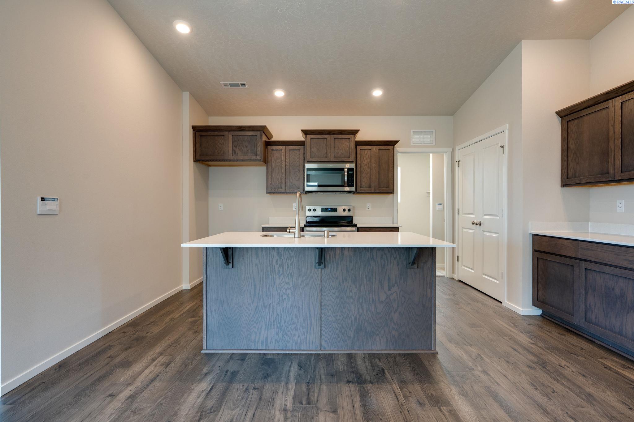 6118 Road 115, Pasco, WA 99301
