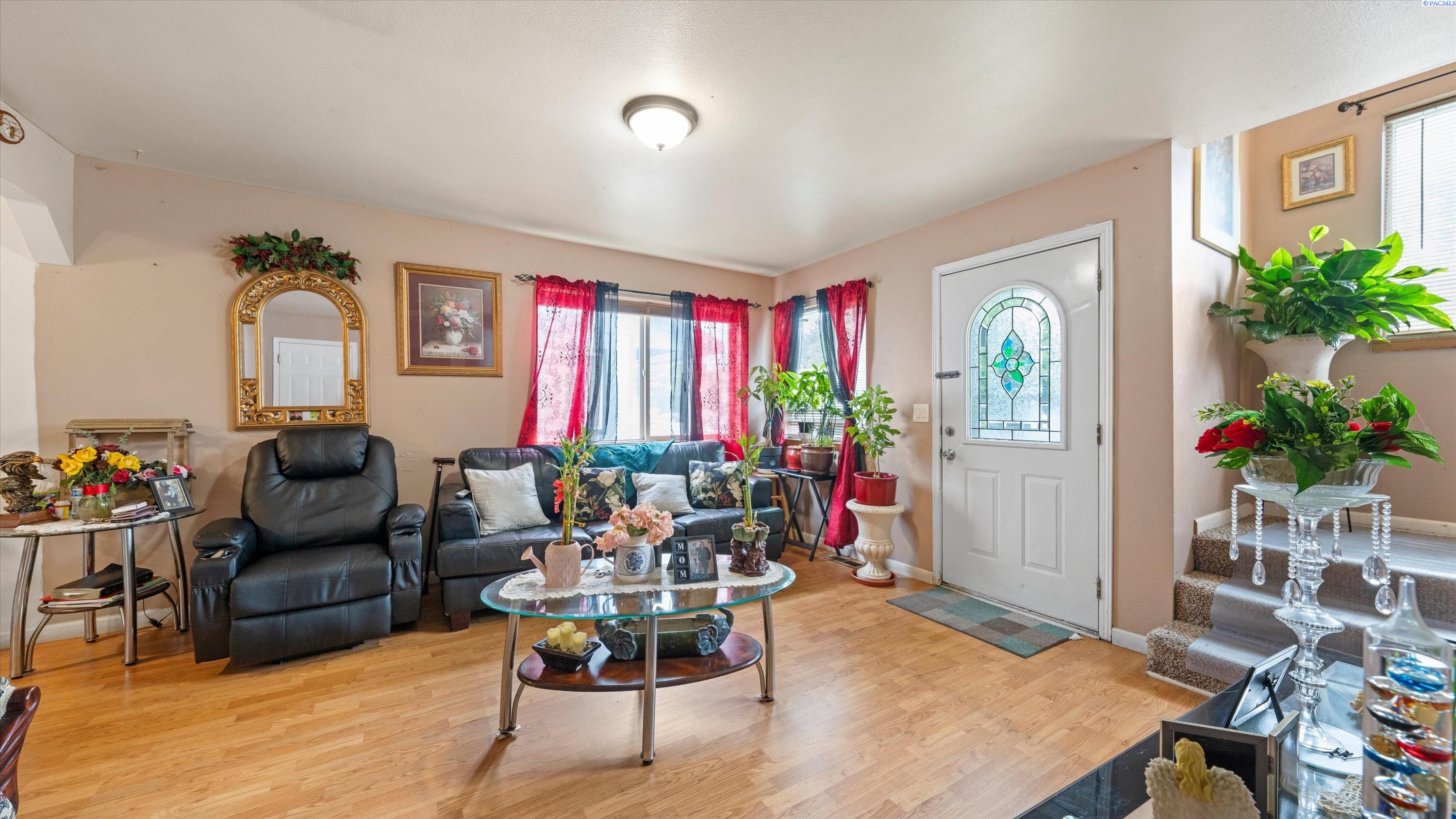 836 Elm St, Kennewick, WA 99336