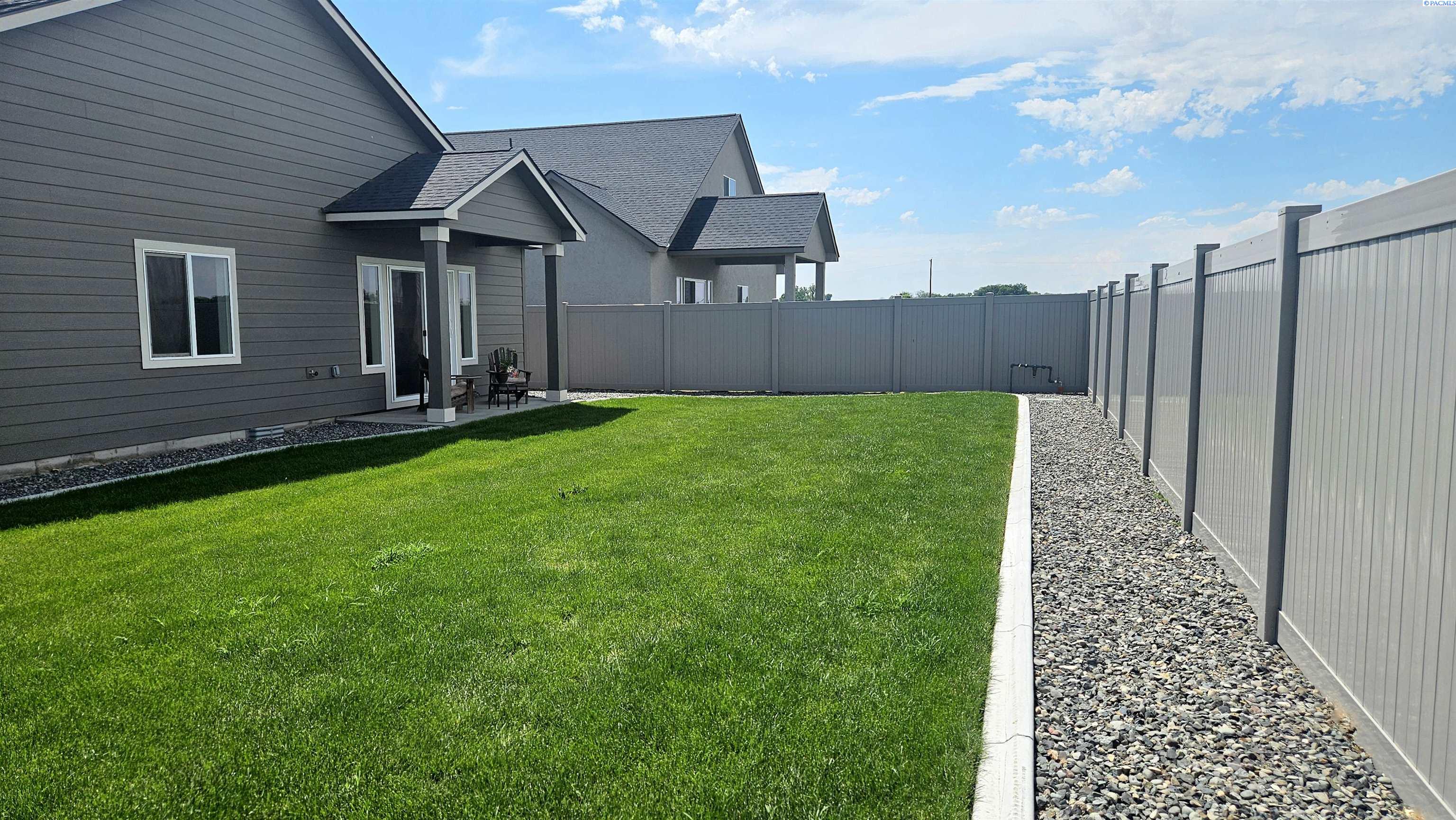 231 Schrute Rd, Prosser, WA 99350