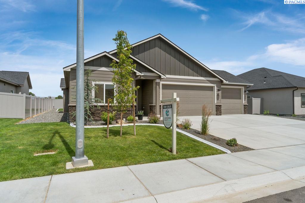231 Schrute Rd, Prosser, WA 99350