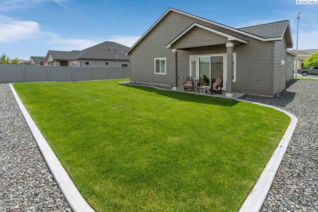 231 Schrute Rd, Prosser, WA 99350