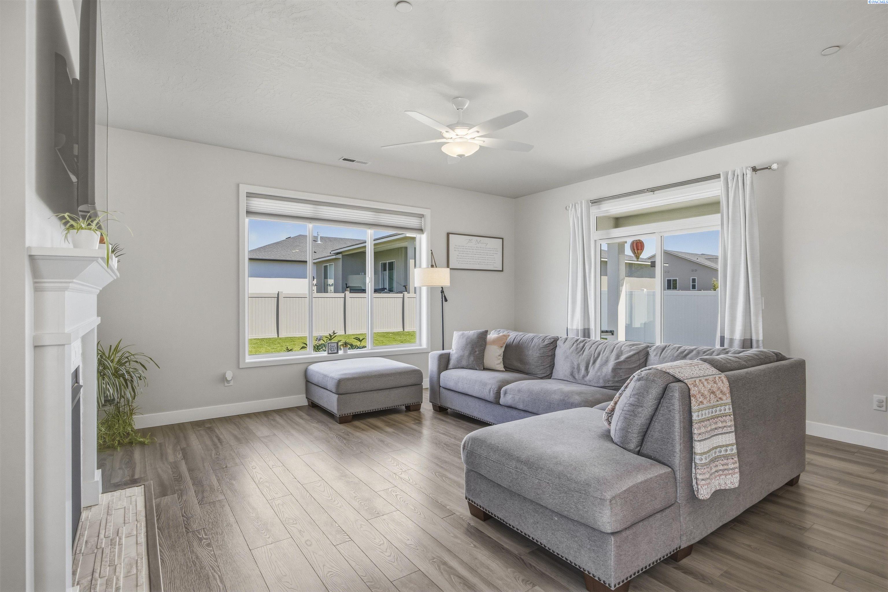 2556 Clark Ridge Dr, Richland, WA 99352