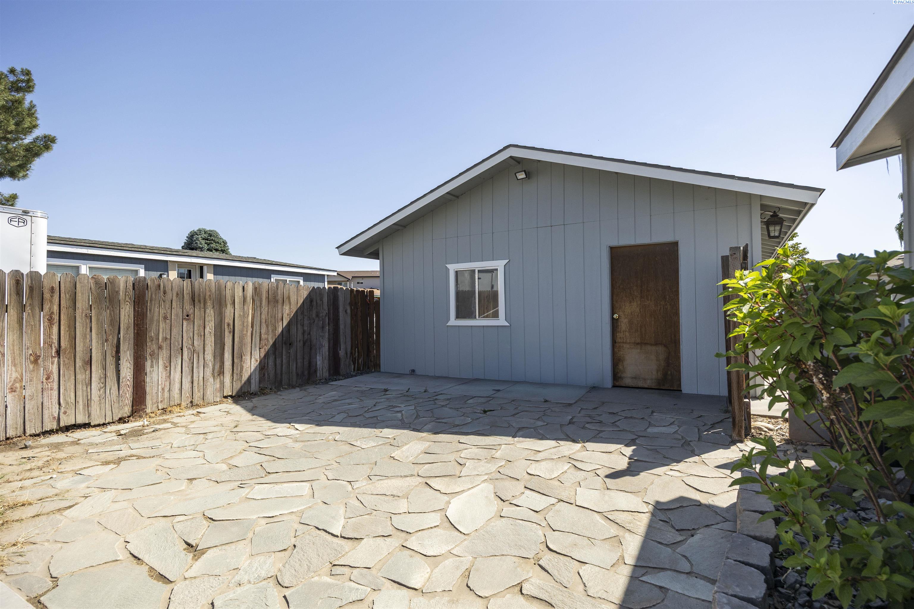 9132 Yellowstone Ave, Kennewick, WA 99336