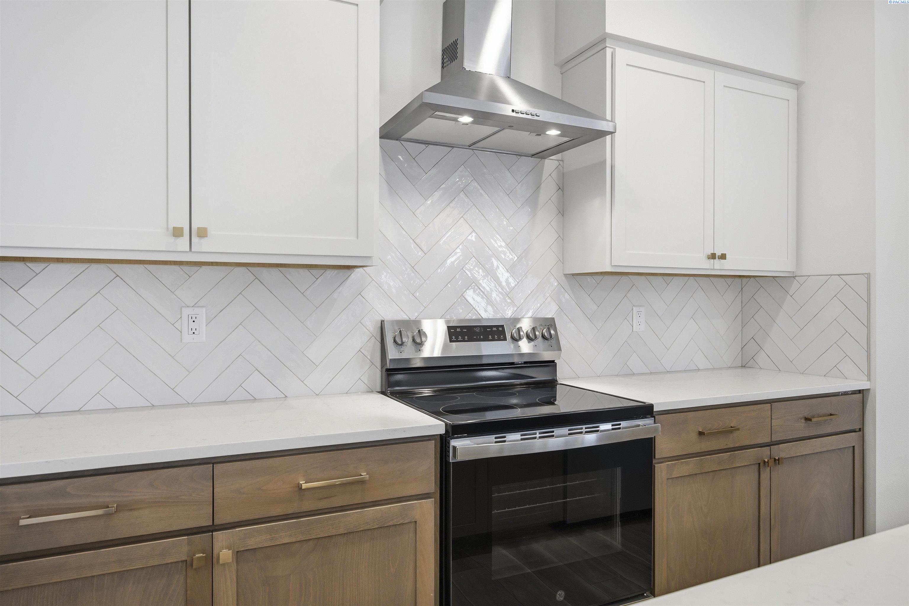 4561 Grove Ct, West Richland, WA 99353