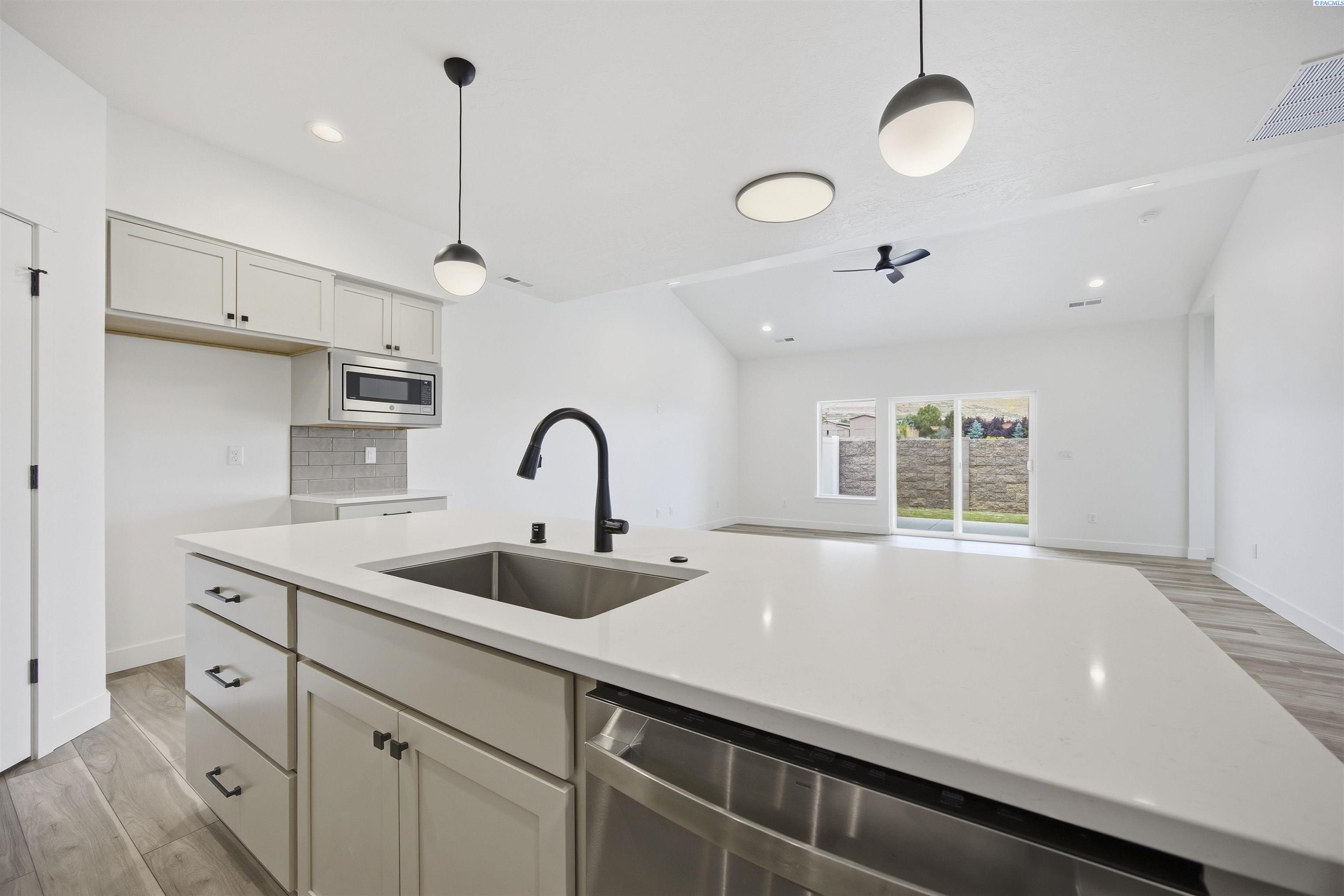 4587 Grove Ct, West Richland, WA 99353