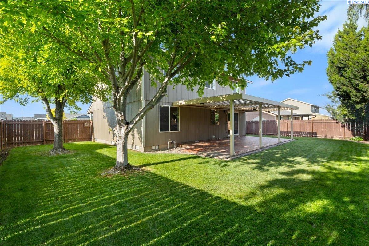 6104 Fenway Dr, Pasco, WA 99301