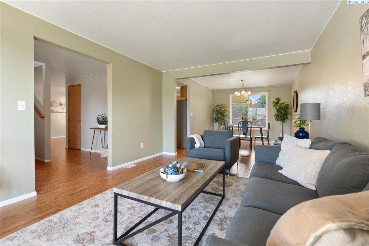 6104 Fenway Dr, Pasco, WA 99301