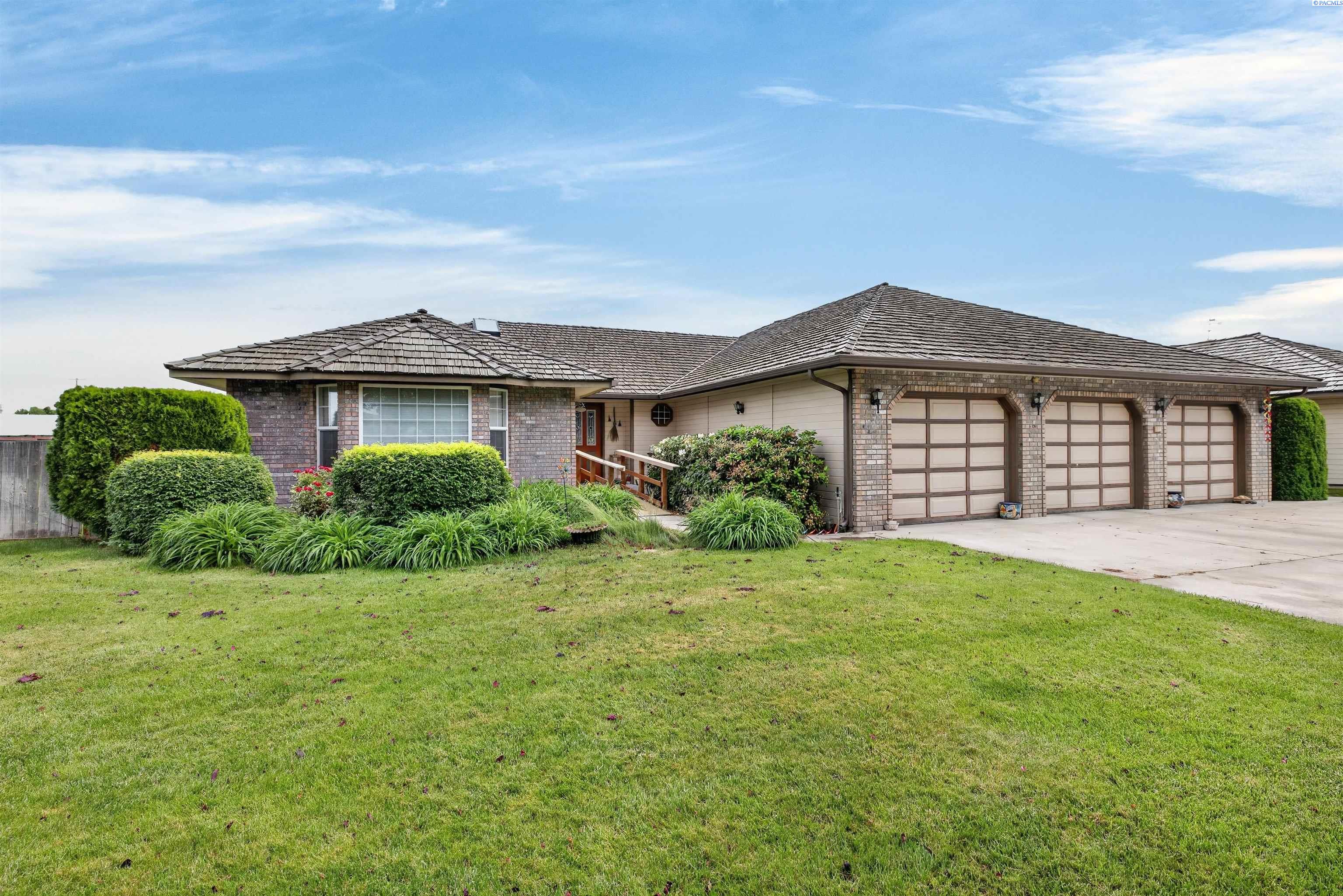 81 Alteejen Rd, Zillah WA 98953