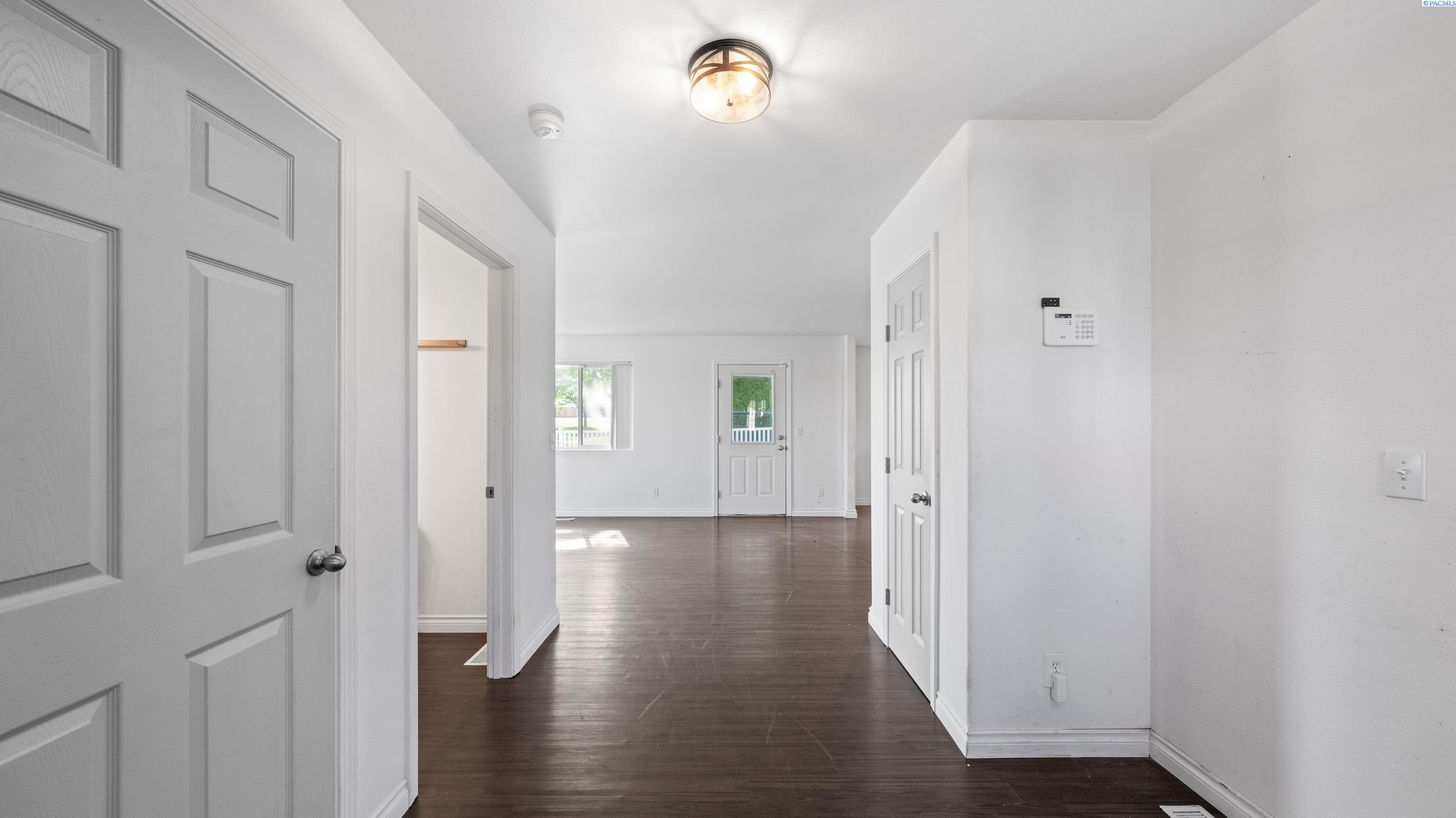 1542 12th St, Benton City, WA 99320