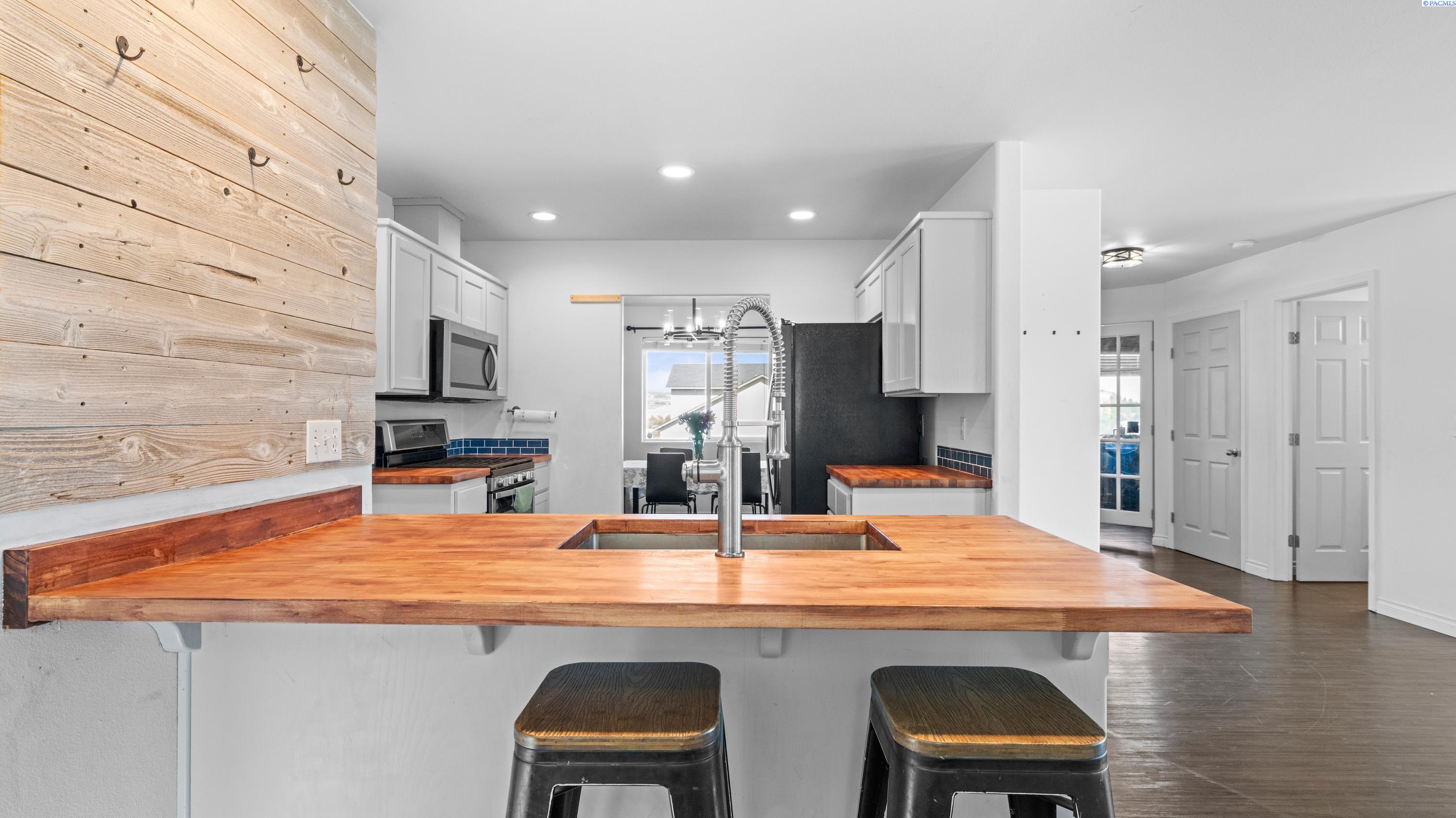 1542 12th St, Benton City, WA 99320