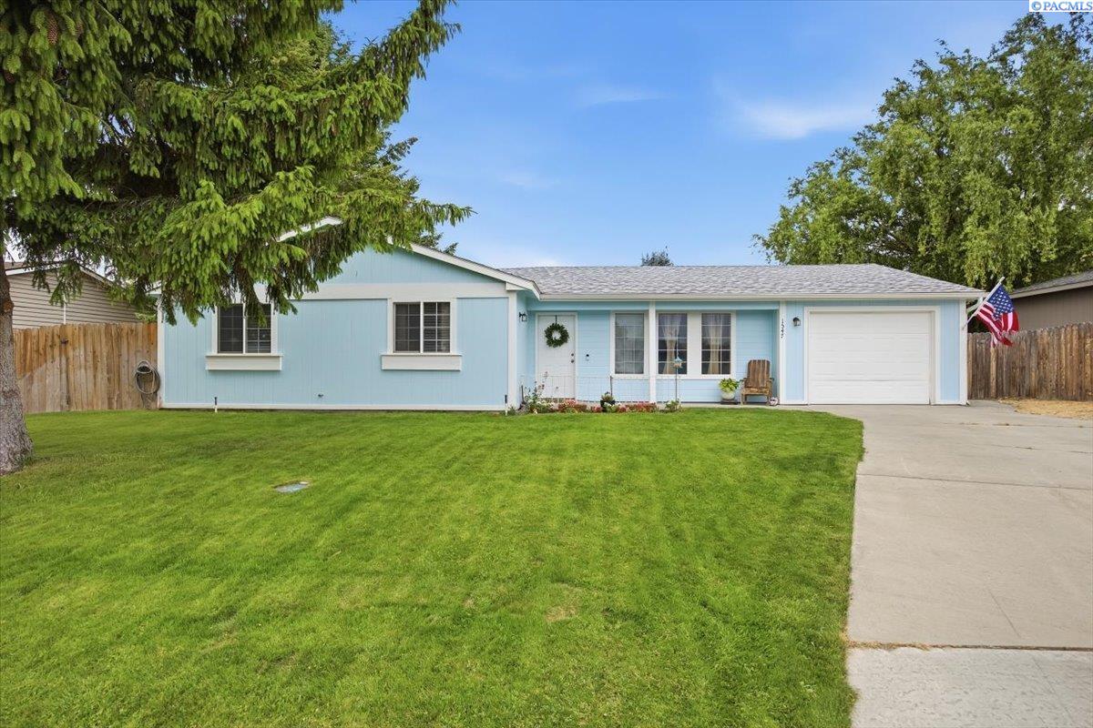 1547 13th St, Benton City, WA 99320