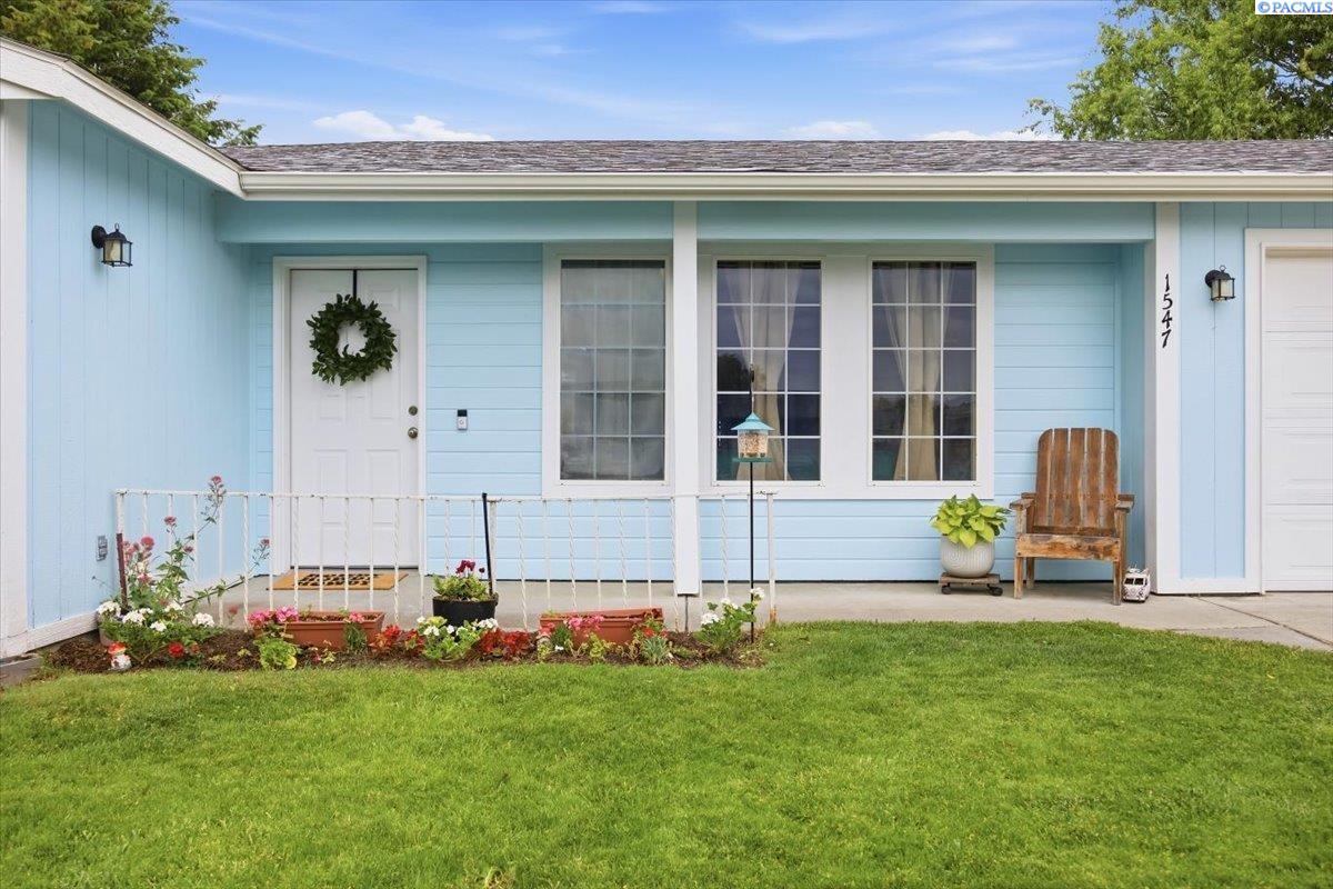 1547 13th St, Benton City, WA 99320
