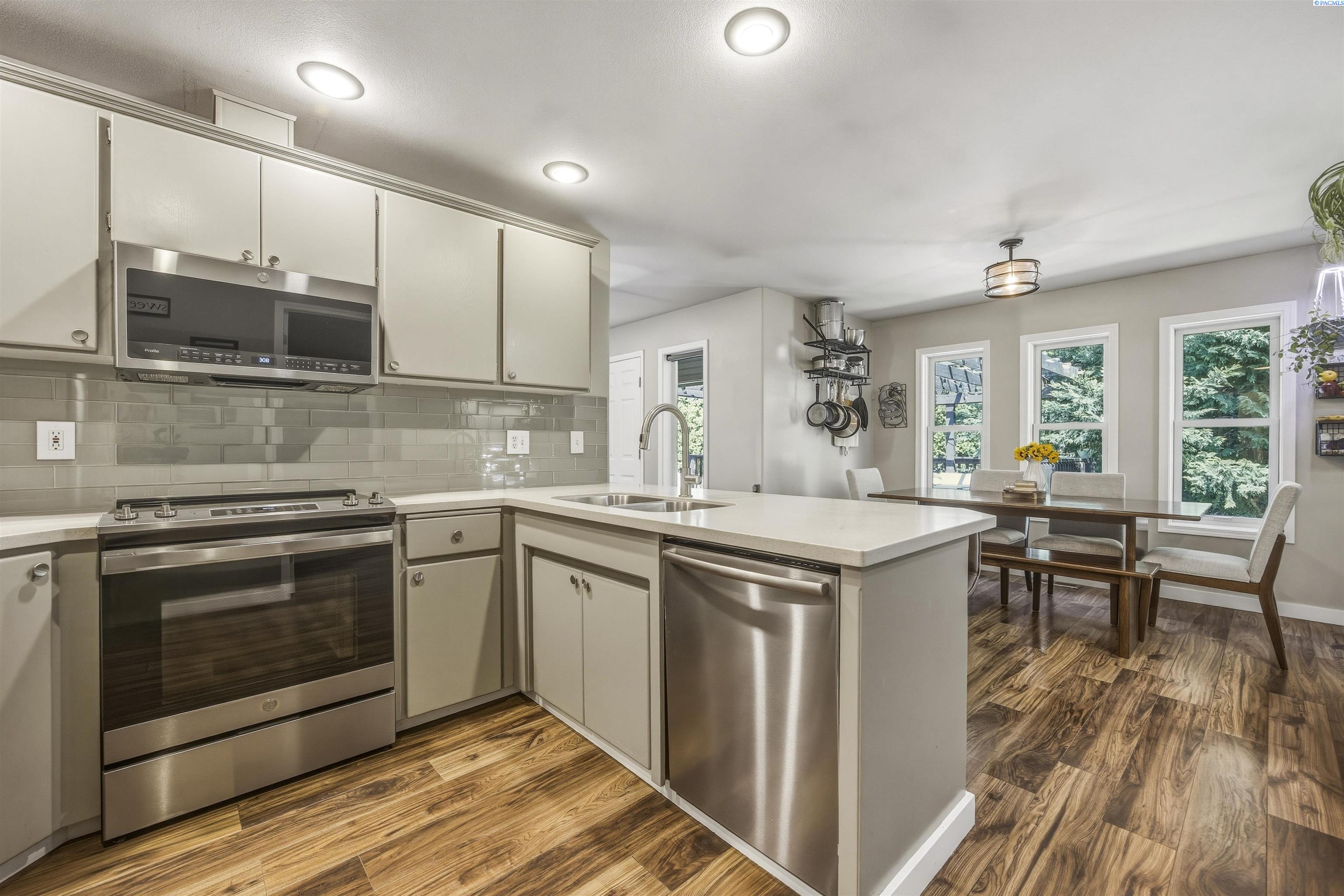 101 Sherman Pl, Kennewick, WA 99336