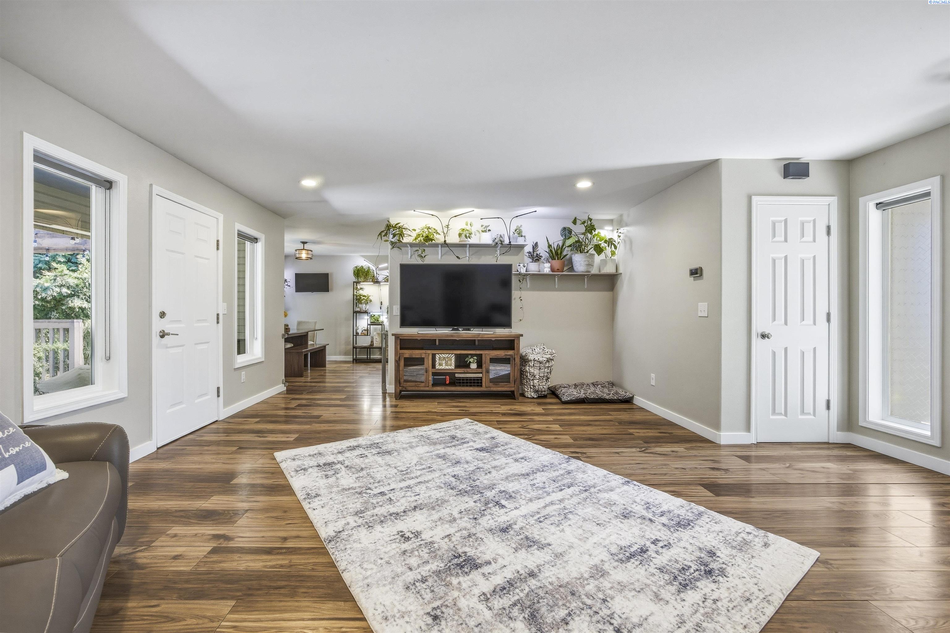 101 Sherman Pl, Kennewick, WA 99336