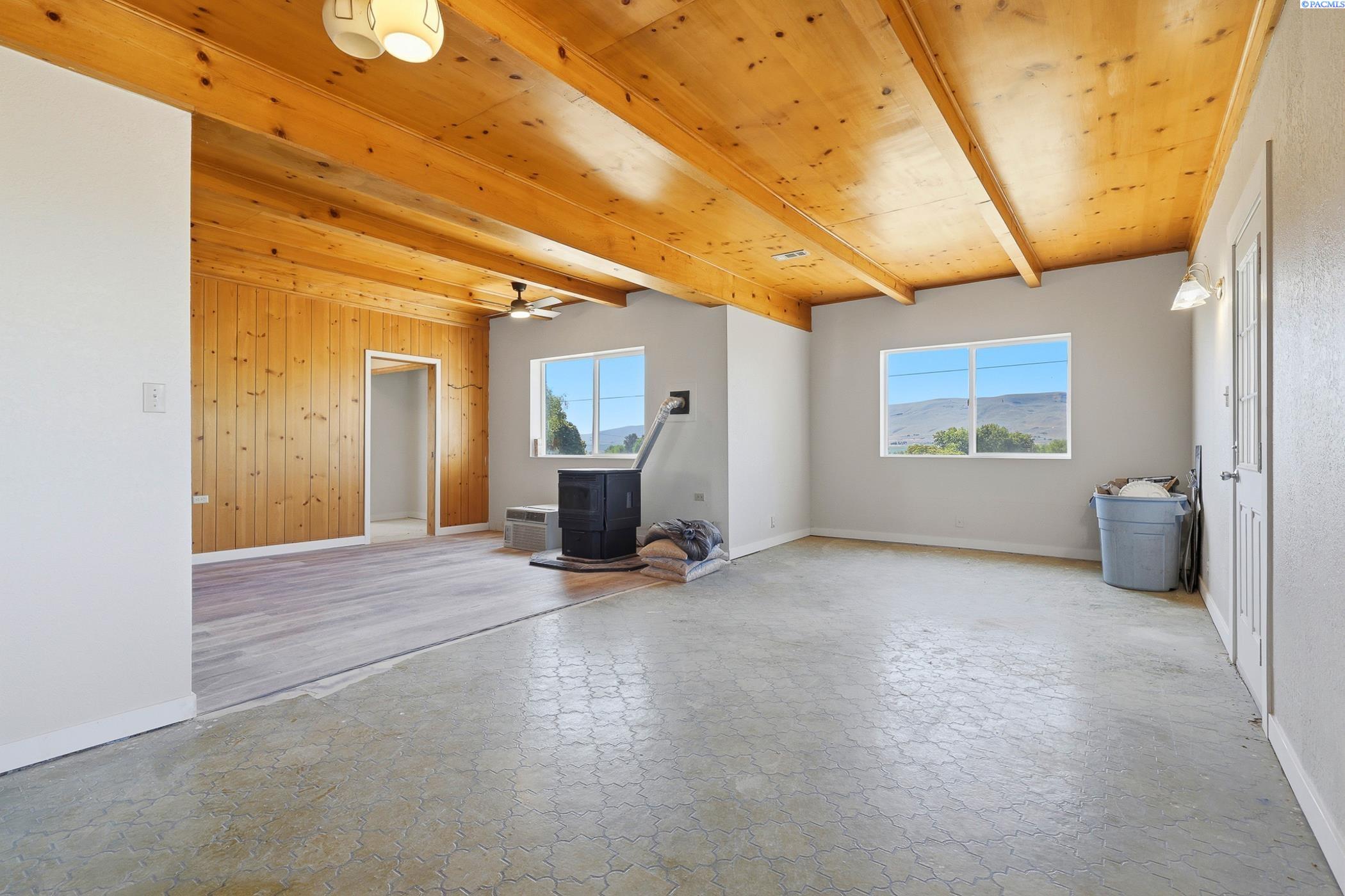 56005 Thomas Rd, Benton City, WA 99320
