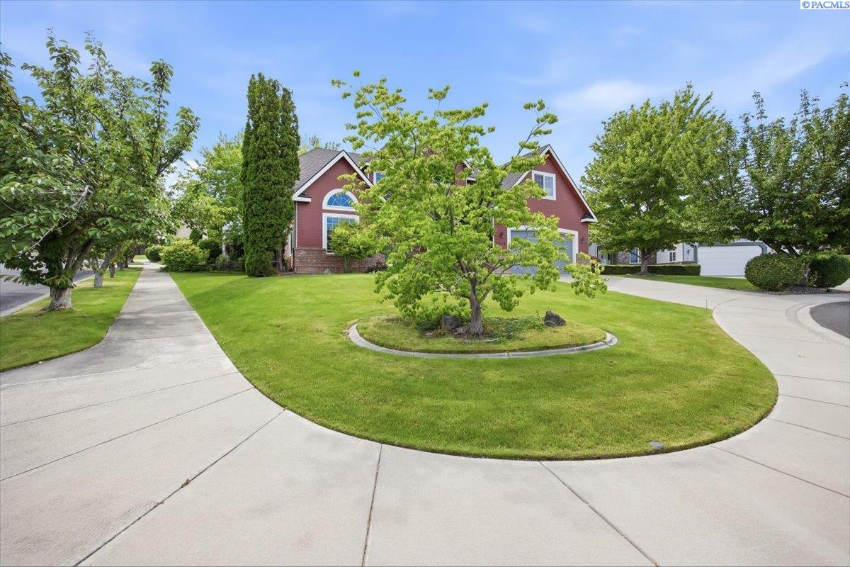 2068 Newhaven Loop, Richland, WA 99352