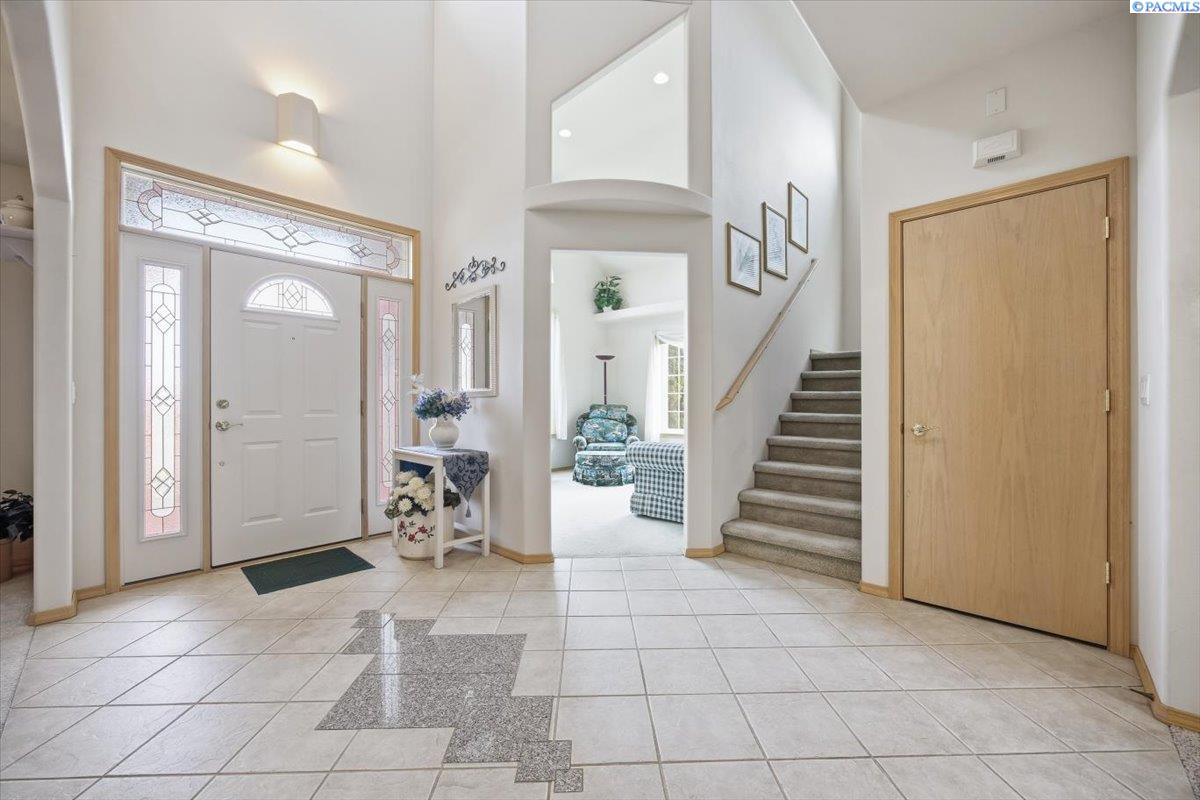 2068 Newhaven Loop, Richland, WA 99352