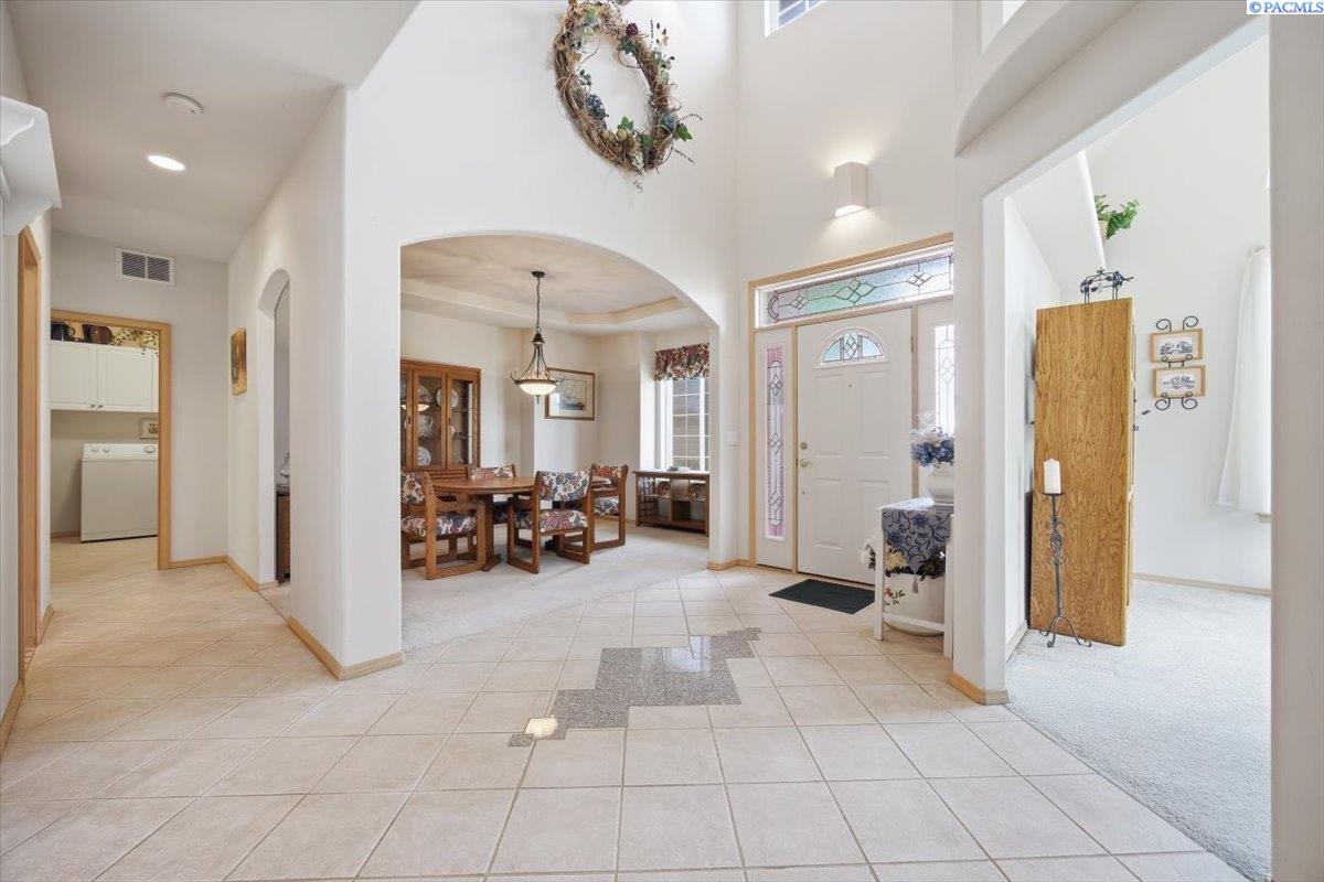 2068 Newhaven Loop, Richland, WA 99352