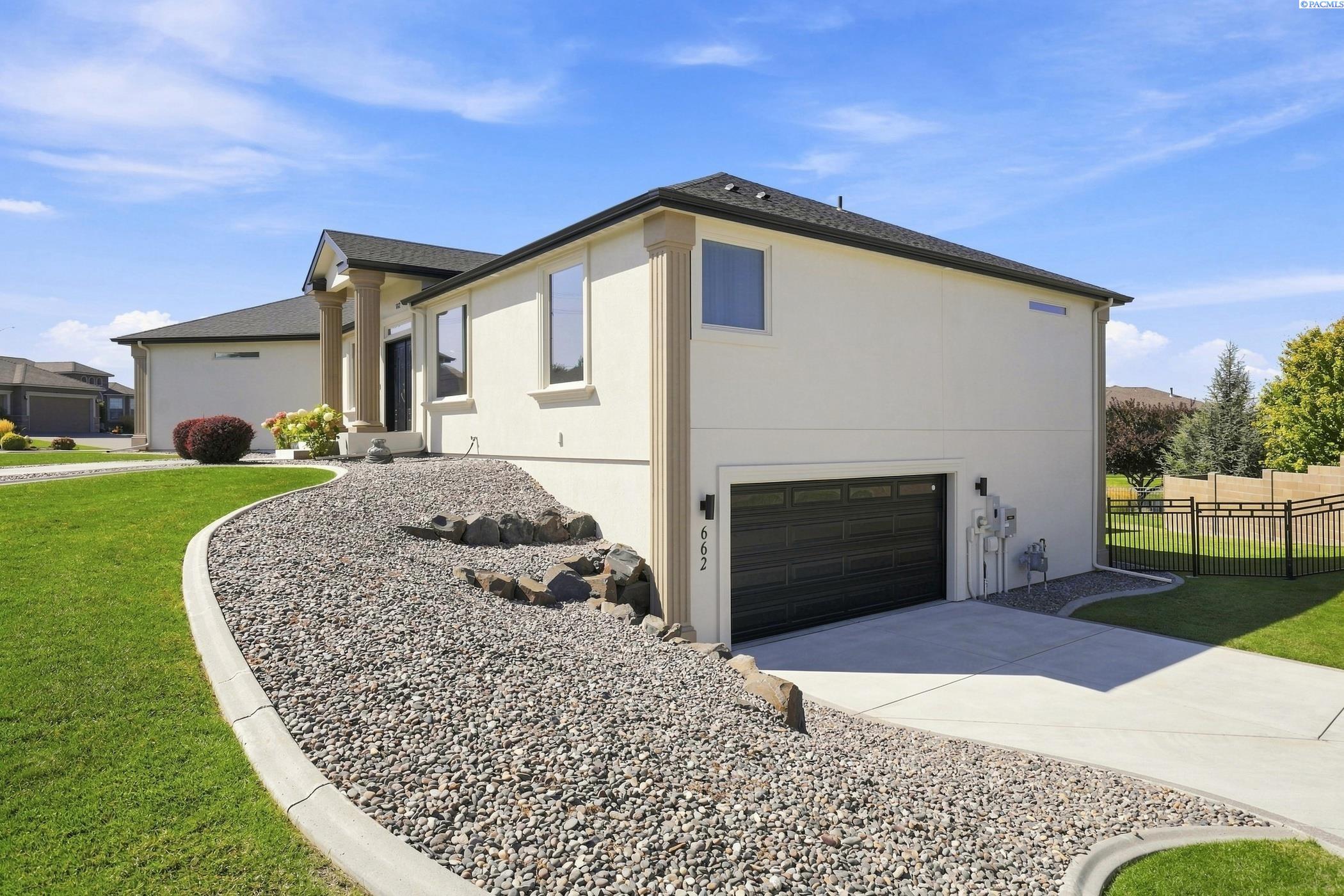 662 S Hawaii Pl, Kennewick, WA 99336