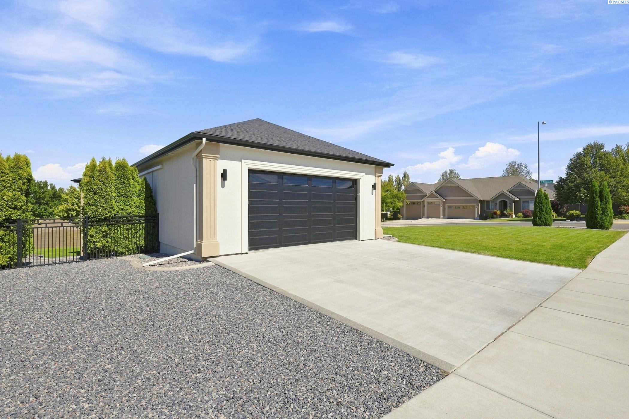 662 S Hawaii Pl, Kennewick, WA 99336