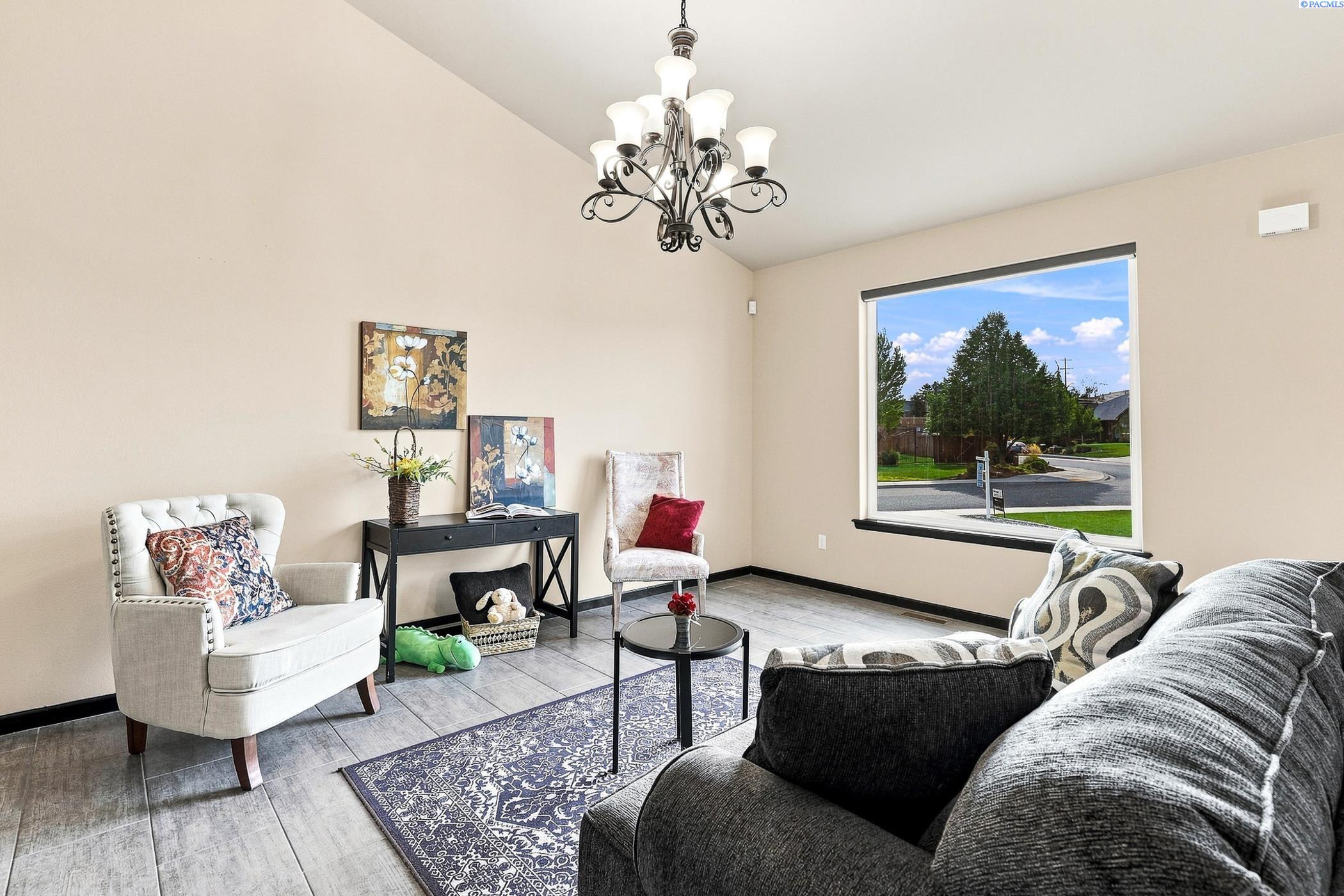662 S Hawaii Pl, Kennewick, WA 99336