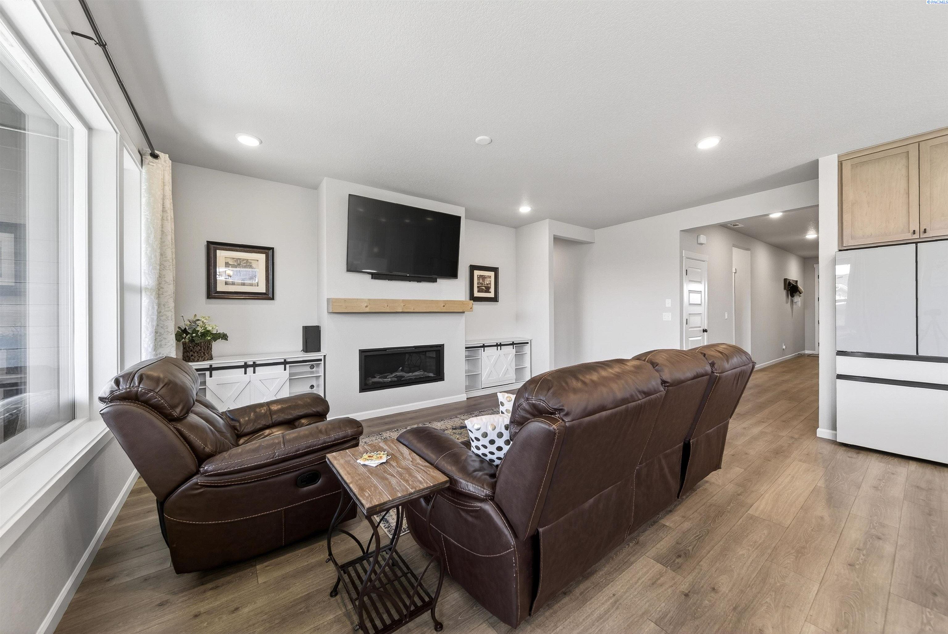 7963 Fortress St, West Richland, WA 99353