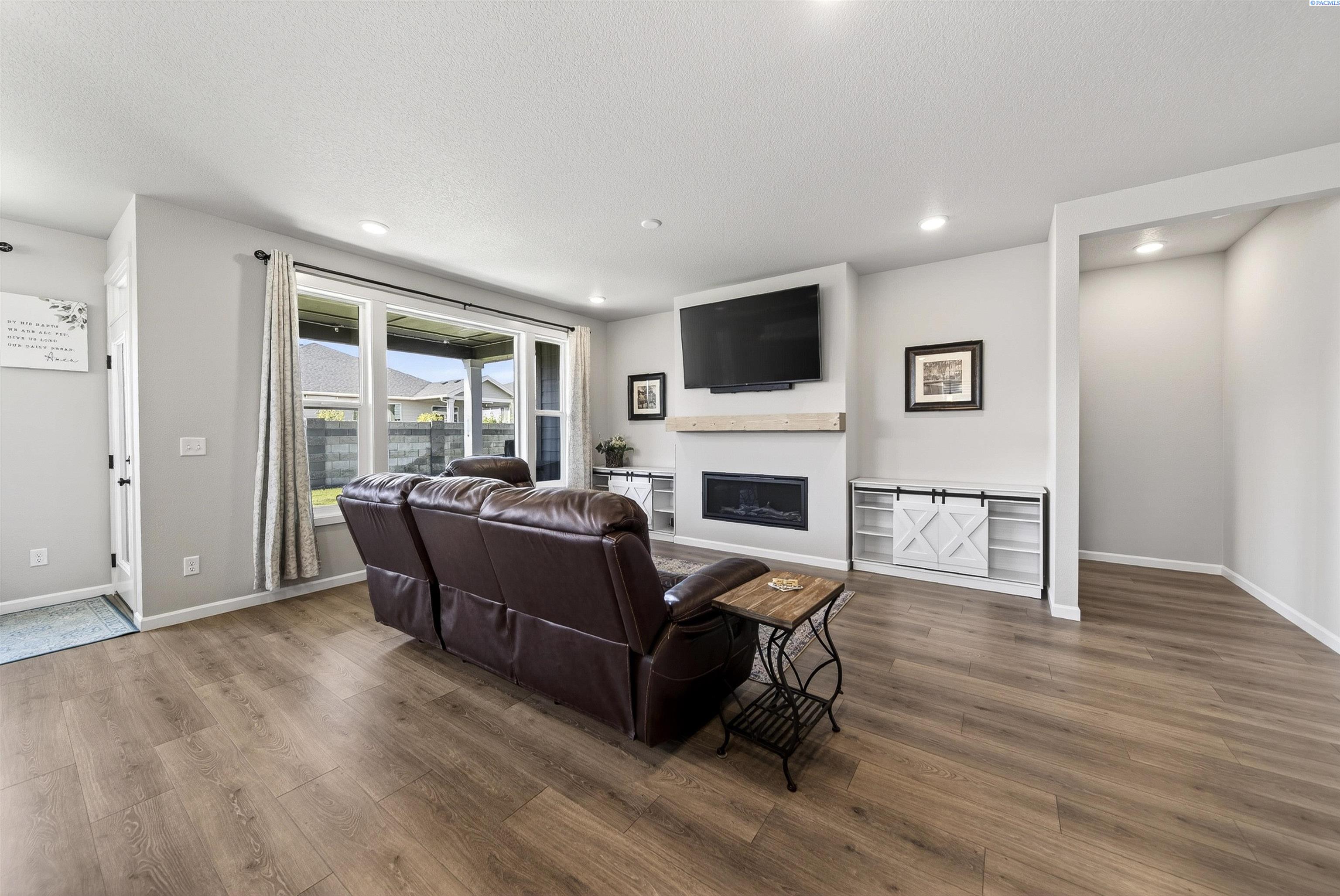 7963 Fortress St, West Richland, WA 99353