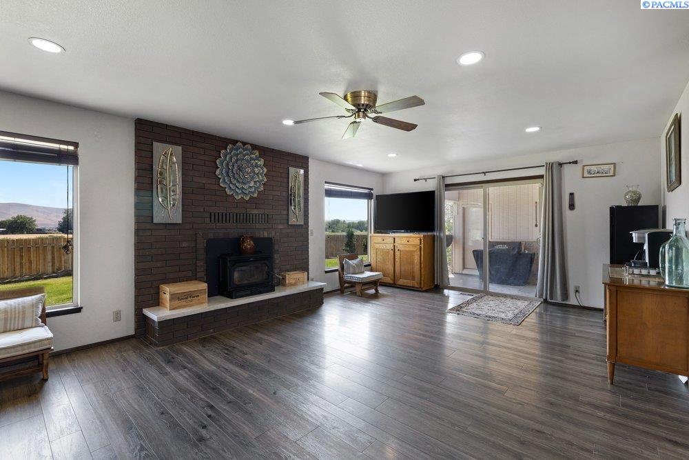 7802 Hicks Rd, Grandview, WA 98930