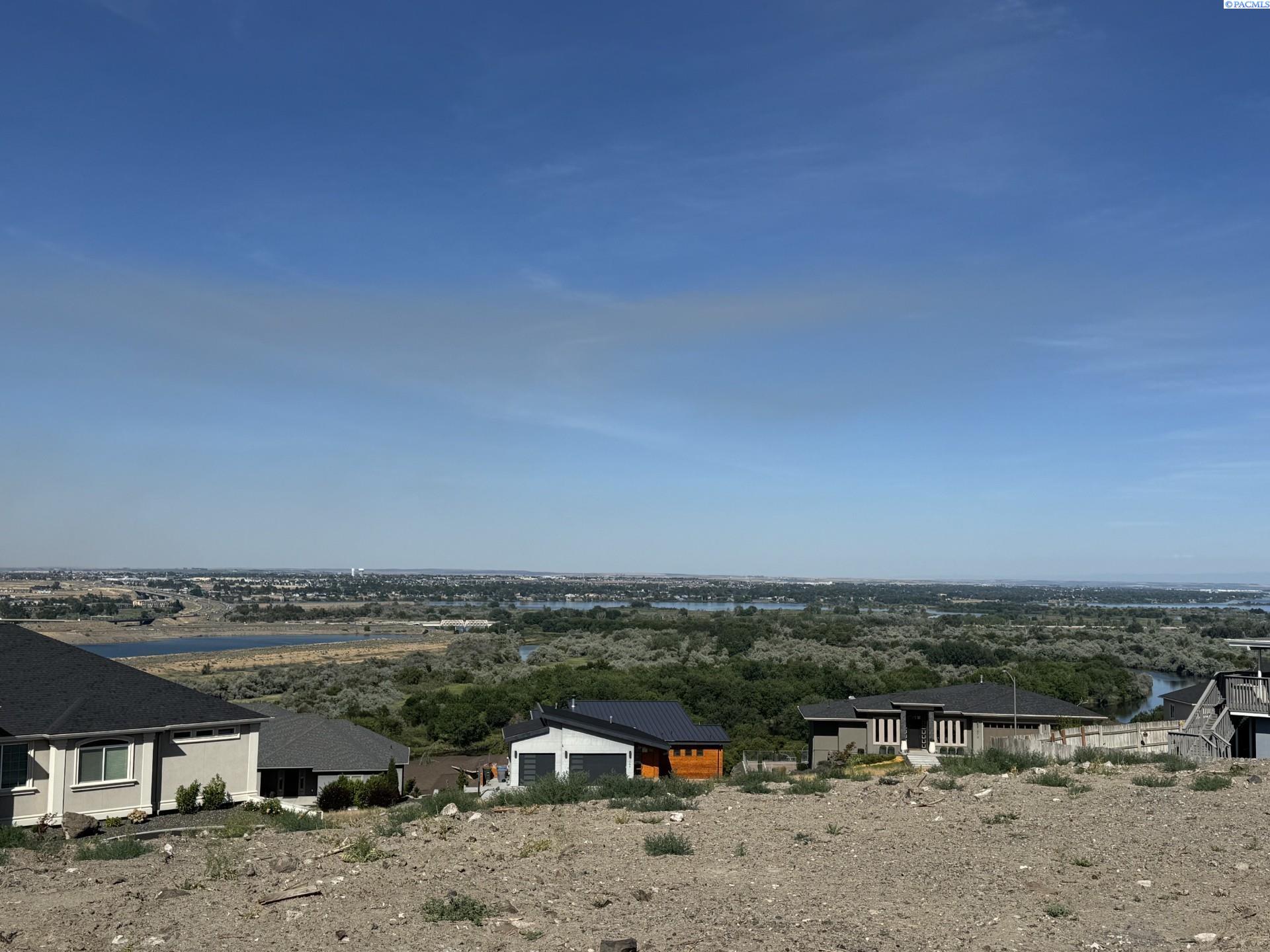 1061 Allenwhite Dr, Richland, WA 99352