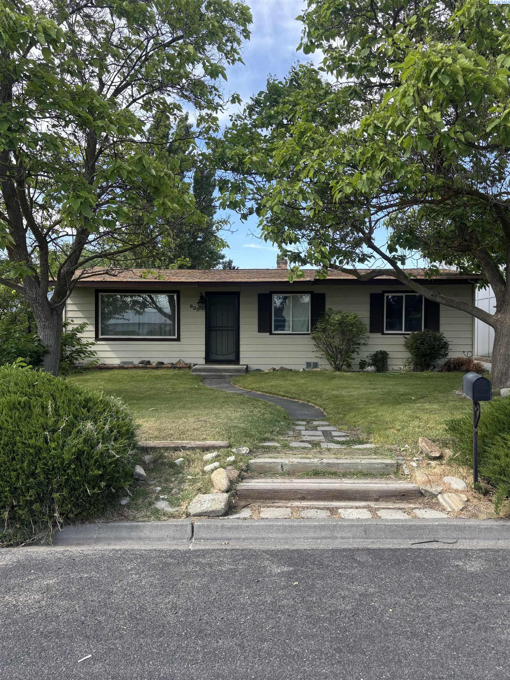 825 E Larch Street, Othello WA 99344