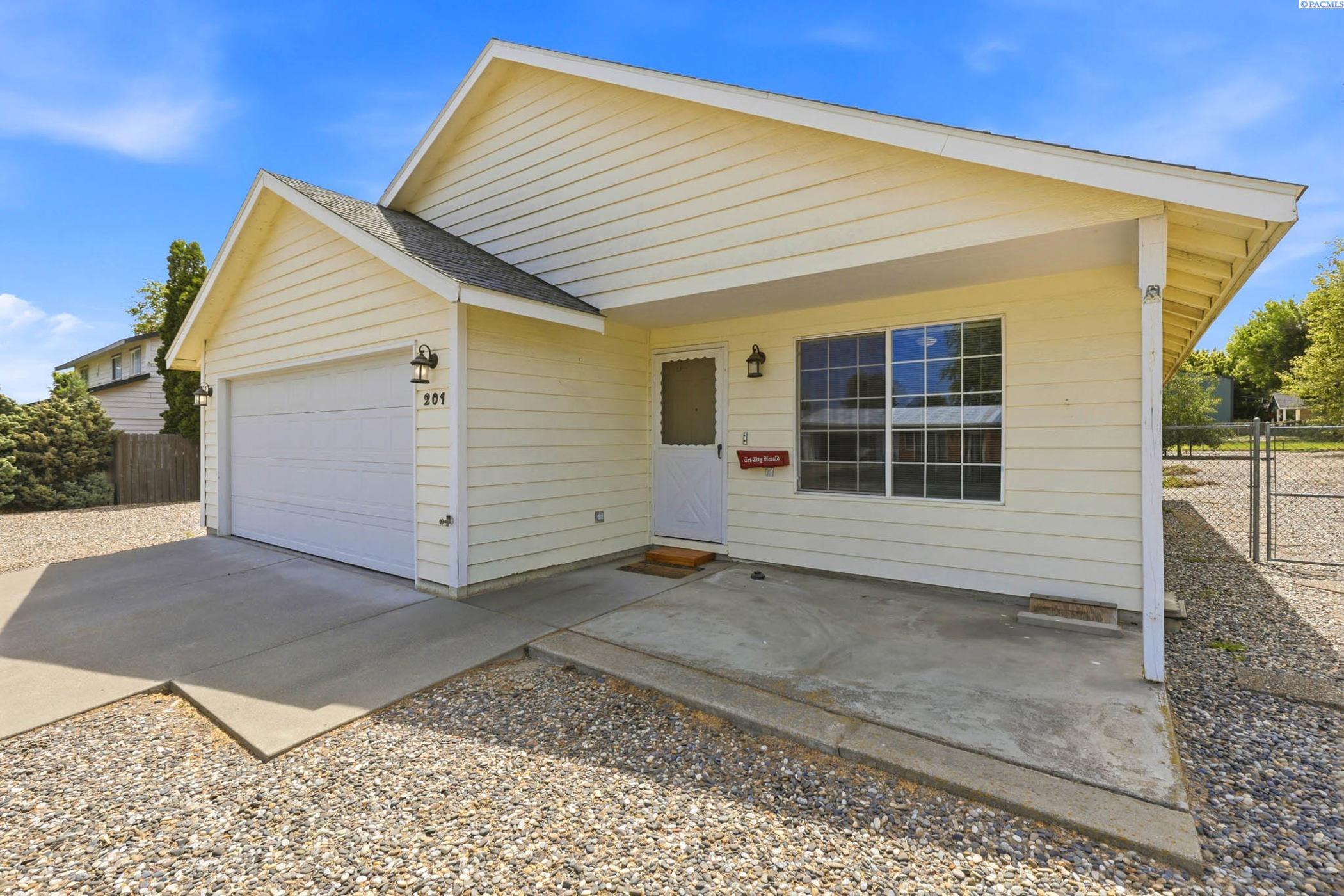 201 34th Ave, Kennewick, WA 99337