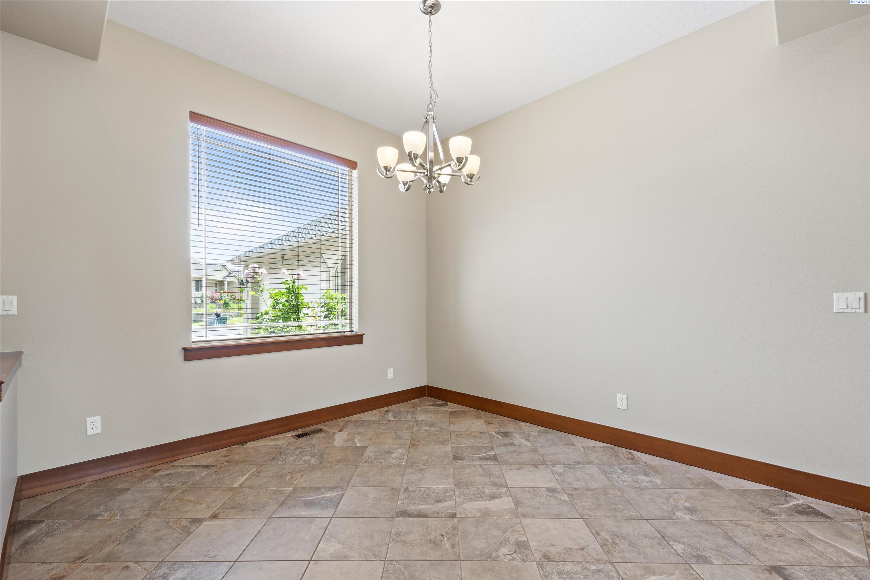 534 Lodi Loop, Richland, WA 99352