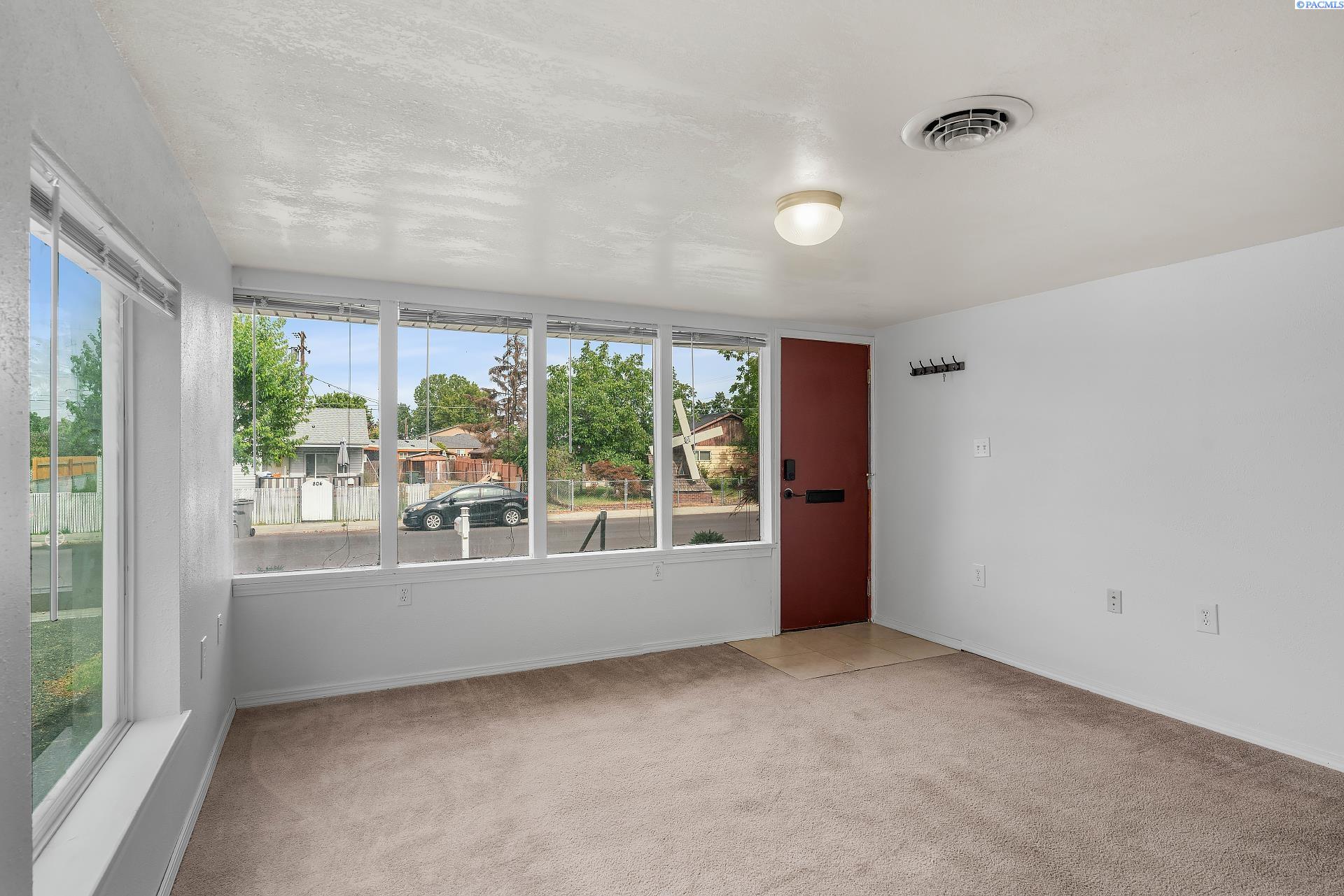 803 Smith Ave, Richland, WA 99352