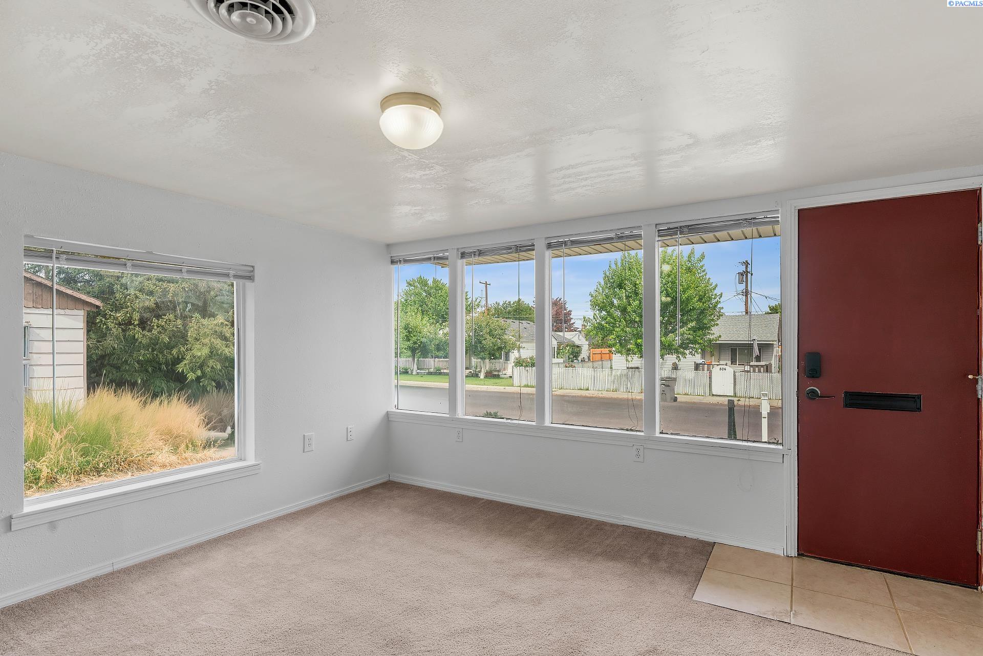 803 Smith Ave, Richland, WA 99352