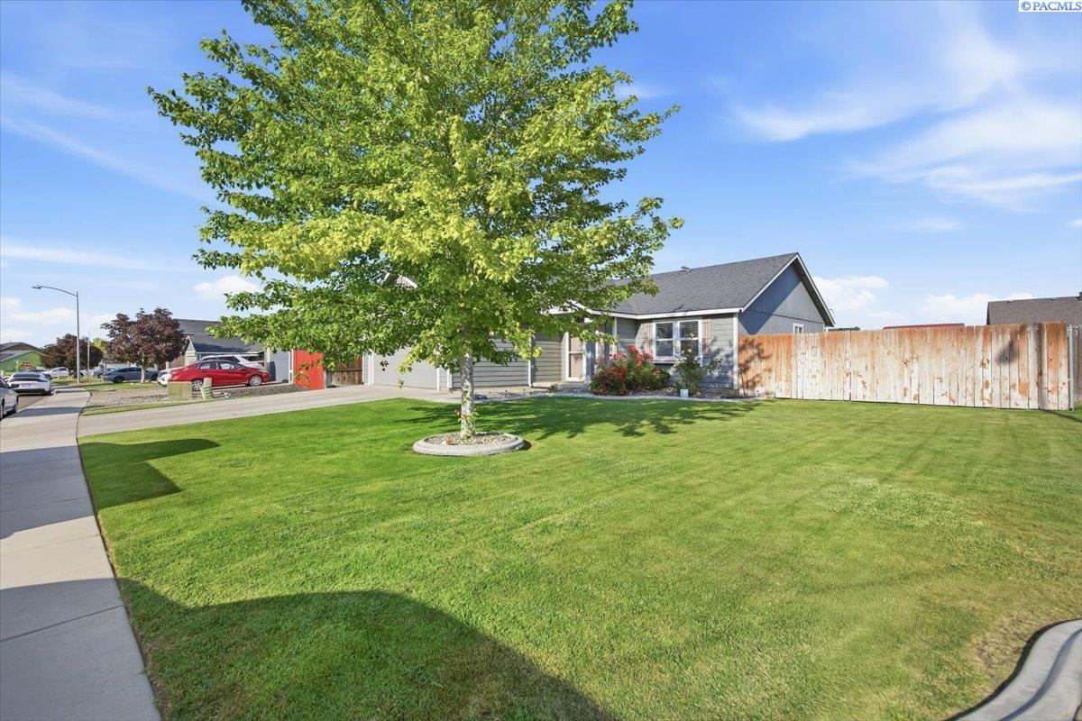 5813 Robert Wayne Dr, Pasco, WA 99301