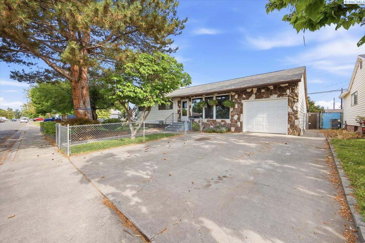 504 Blue St, Richland, WA 99354