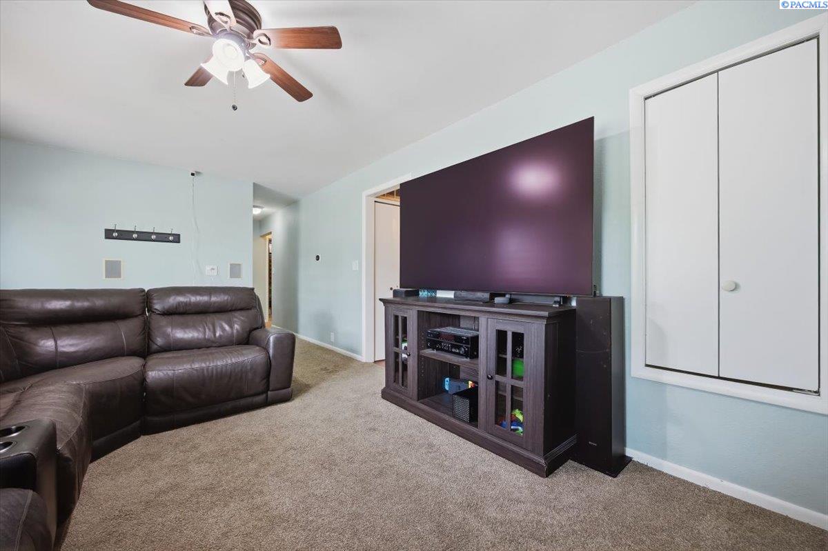 504 Blue St, Richland, WA 99354