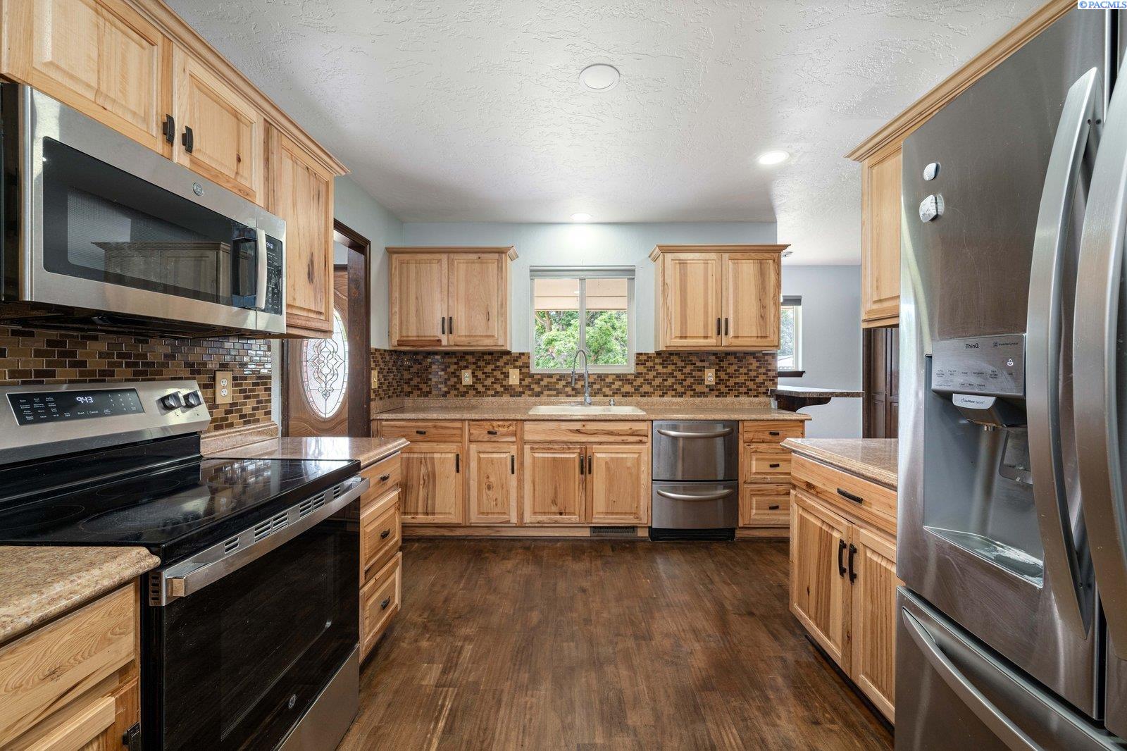 614 Kellogg St, Kennewick, WA 99338