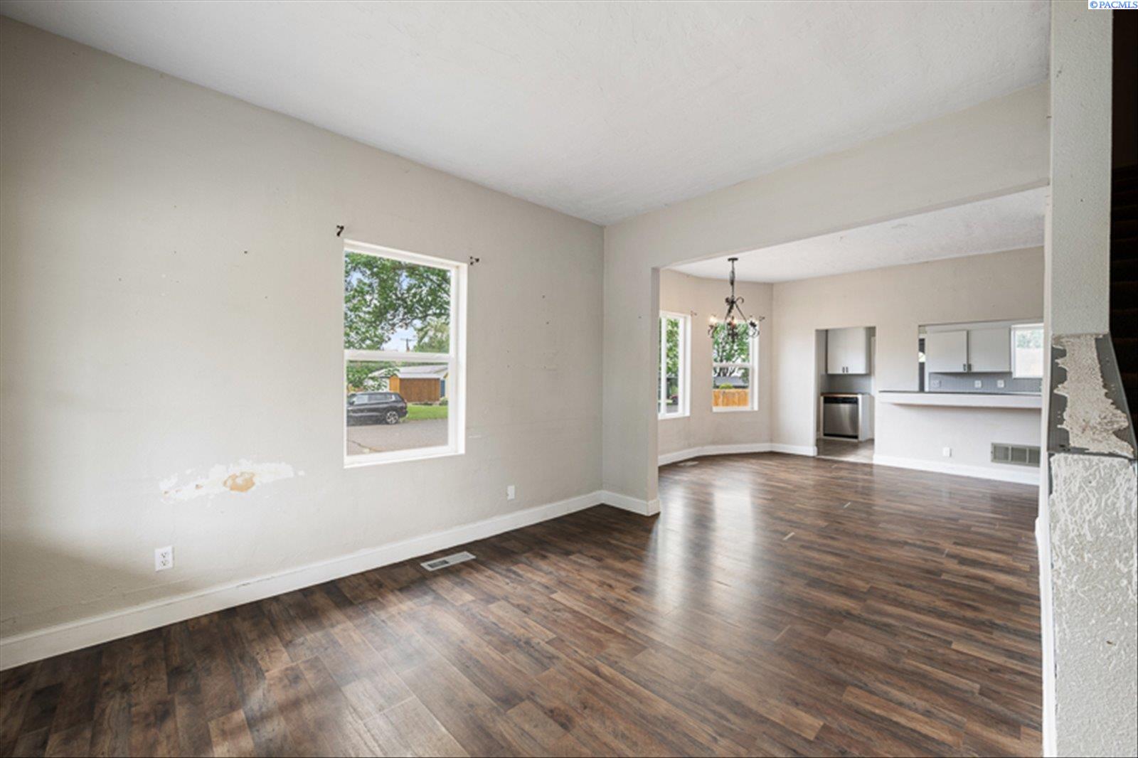 1404 Grant Ave, Prosser, WA 99350