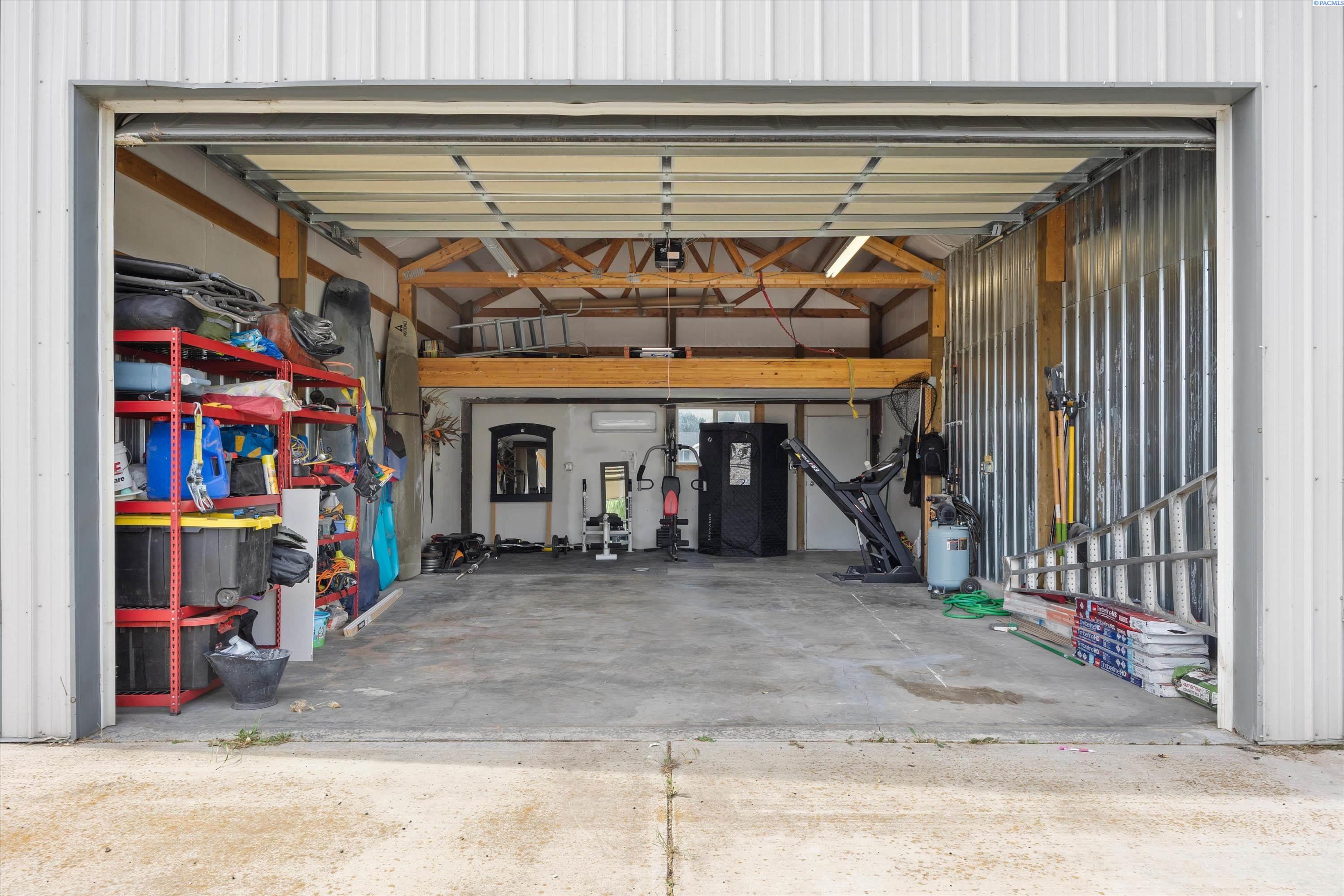 1103 Christopher Ln, Benton City, WA 99320