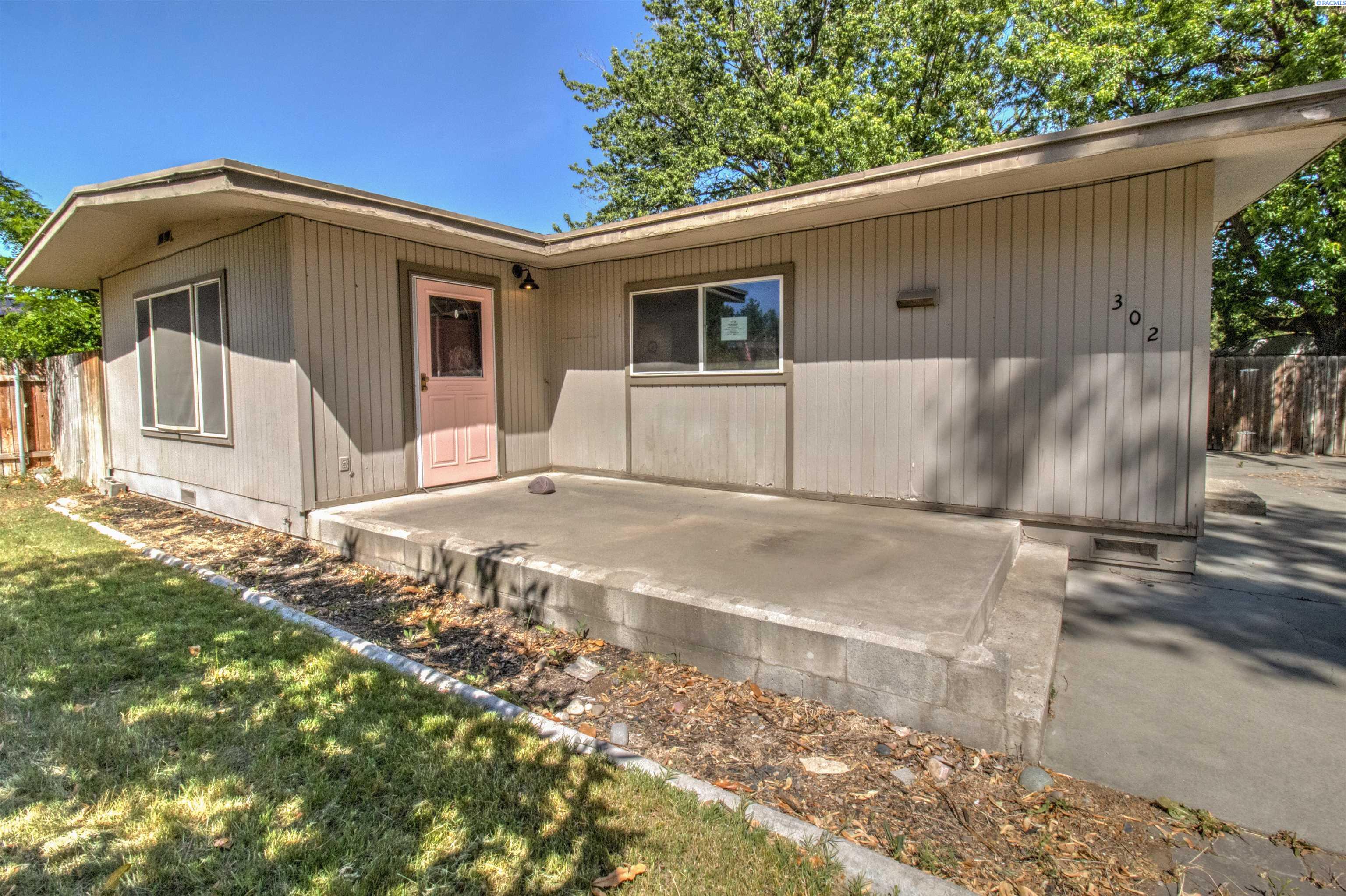 302 1st St, Benton City, WA 99320